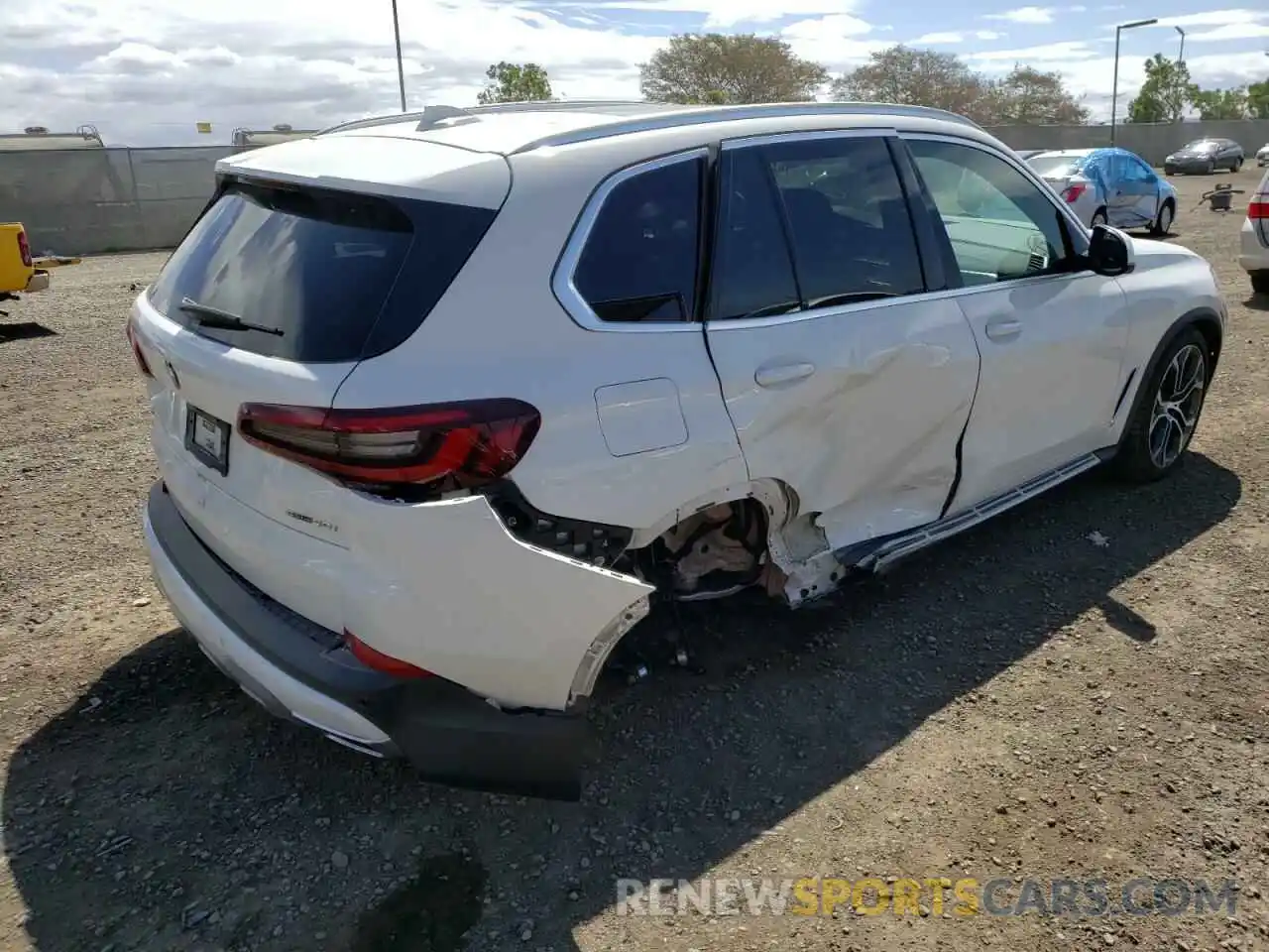 4 Photograph of a damaged car 5UXCR4C08M9H45250 BMW X5 2021