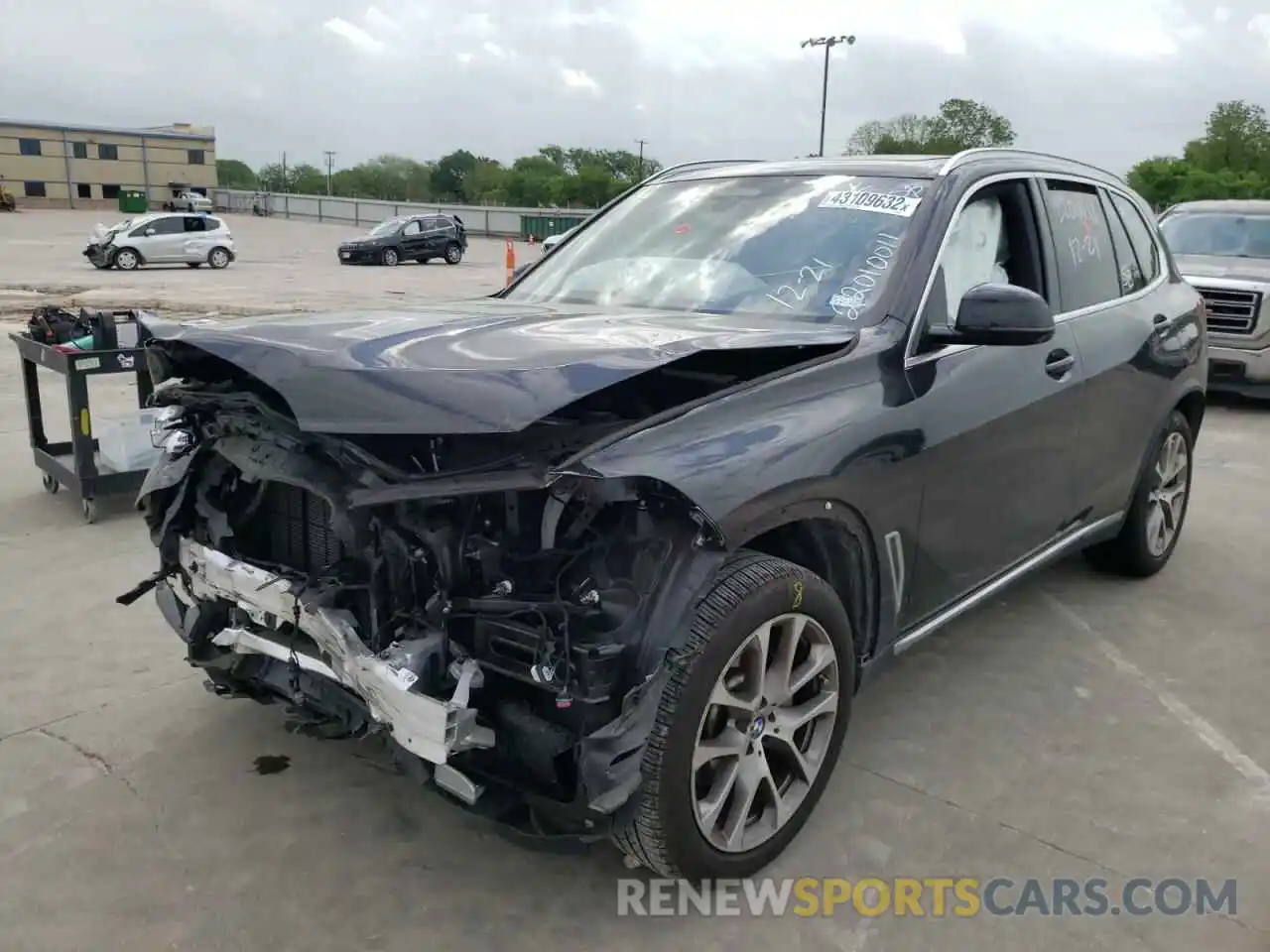 2 Photograph of a damaged car 5UXCR4C09M9E92035 BMW X5 2021