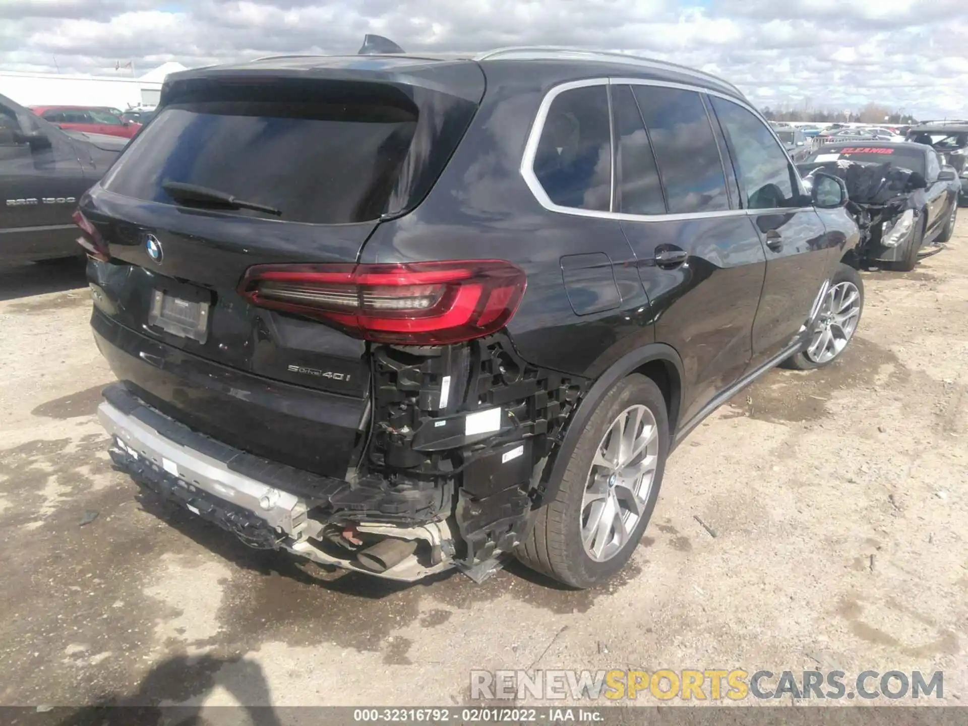 4 Photograph of a damaged car 5UXCR4C09M9F47003 BMW X5 2021