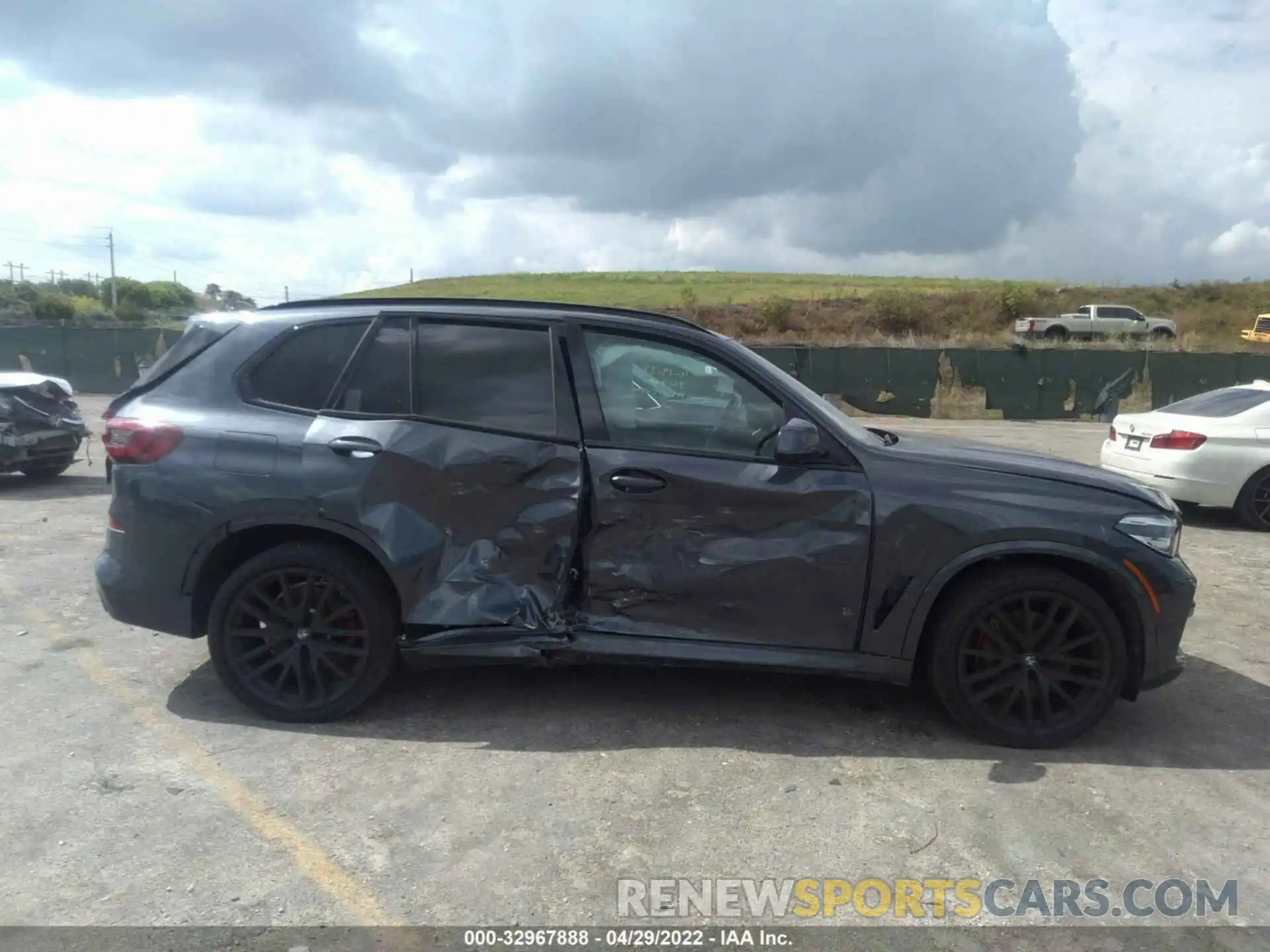 6 Photograph of a damaged car 5UXCR4C0XM9G74049 BMW X5 2021