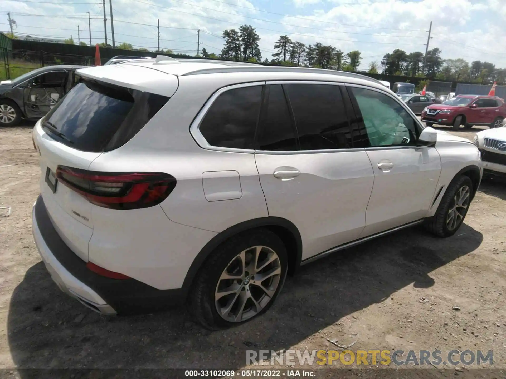 4 Photograph of a damaged car 5UXCR6C00M9E75880 BMW X5 2021