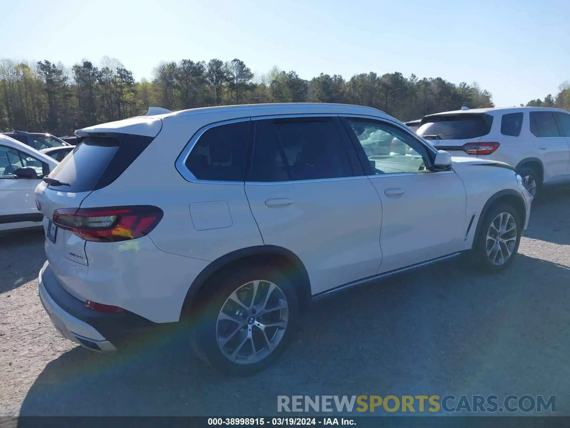 4 Photograph of a damaged car 5UXCR6C01M9E83549 BMW X5 2021