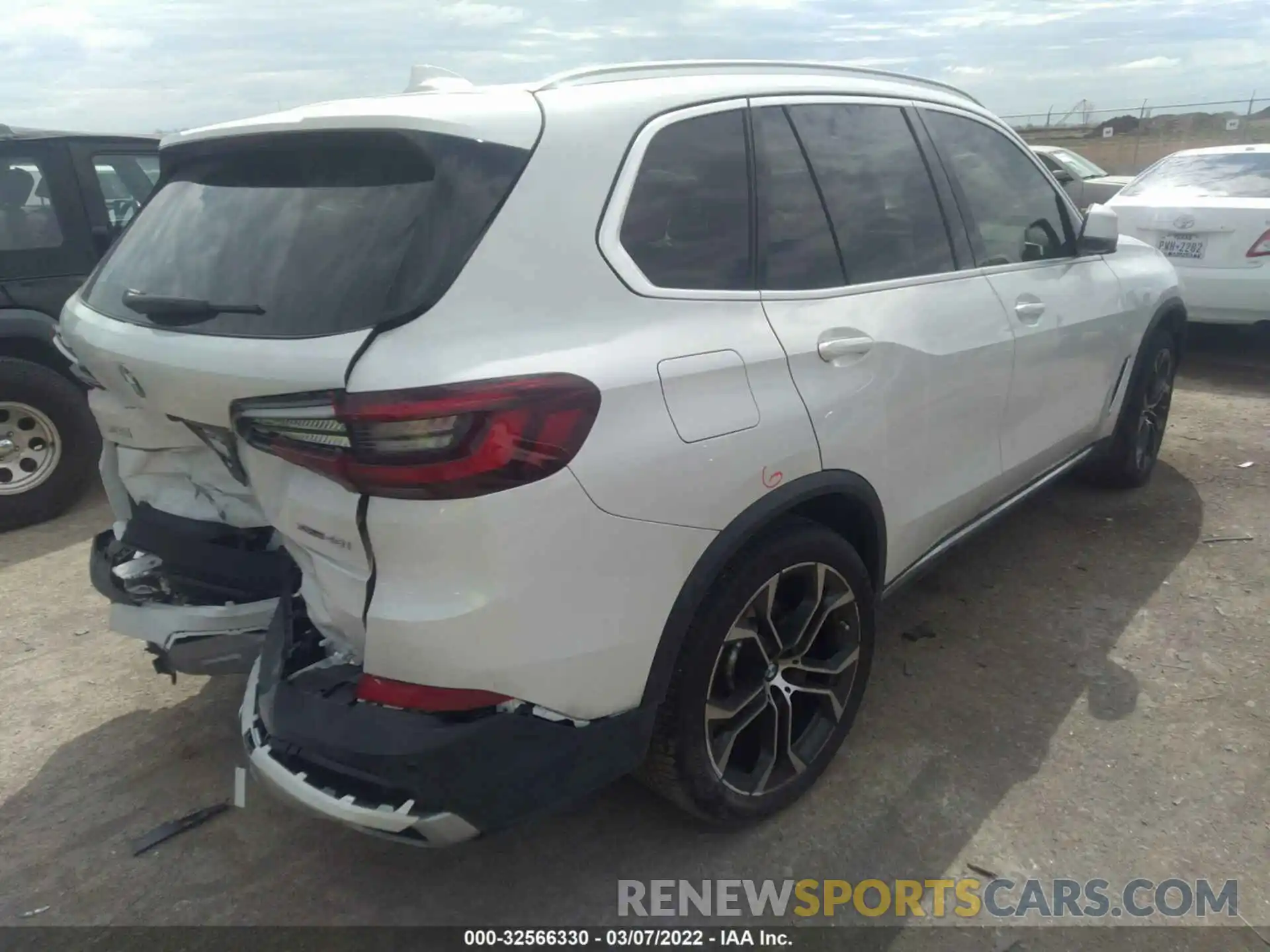 4 Photograph of a damaged car 5UXCR6C01M9H74553 BMW X5 2021