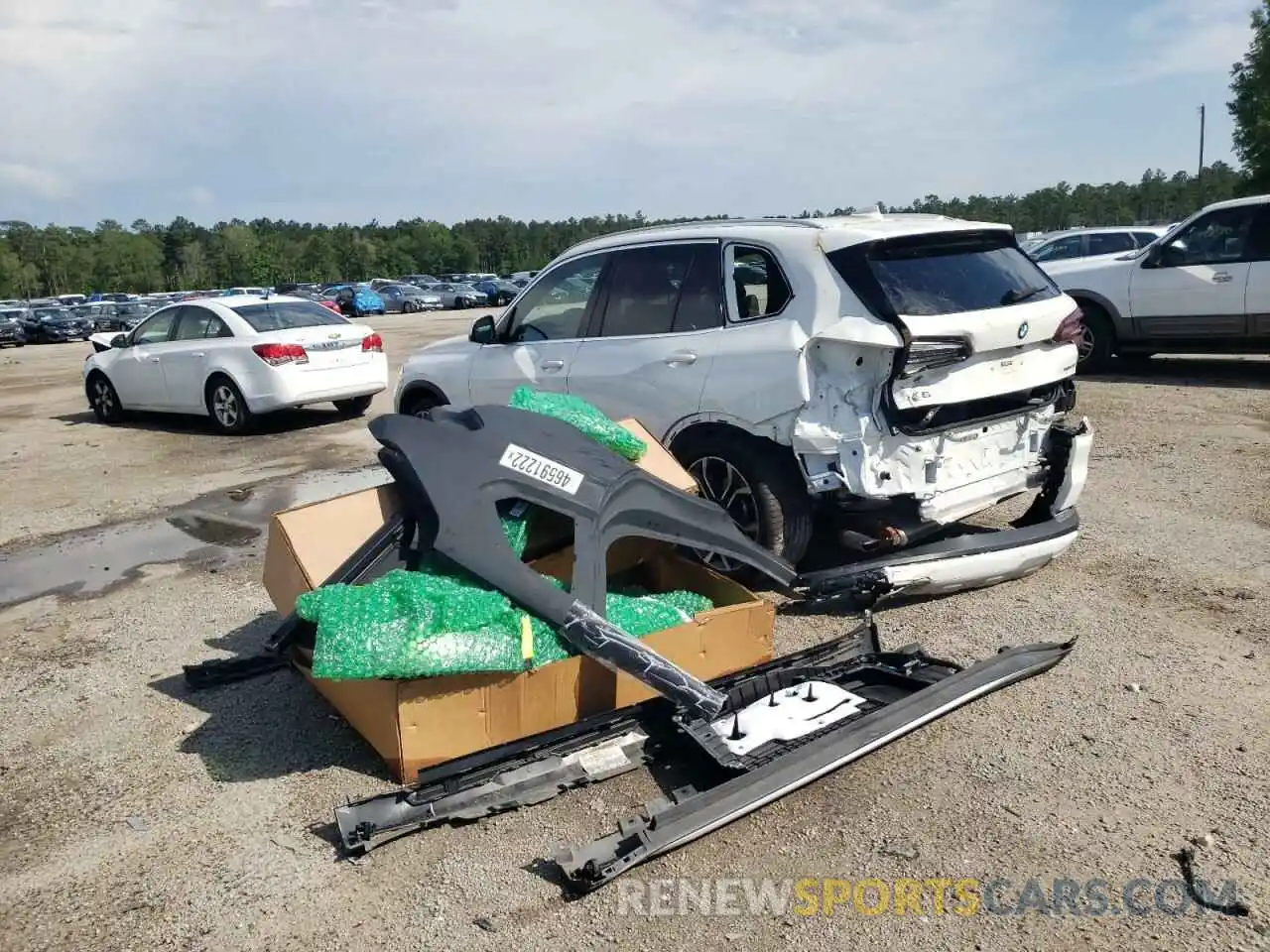 3 Photograph of a damaged car 5UXCR6C02M9F14534 BMW X5 2021