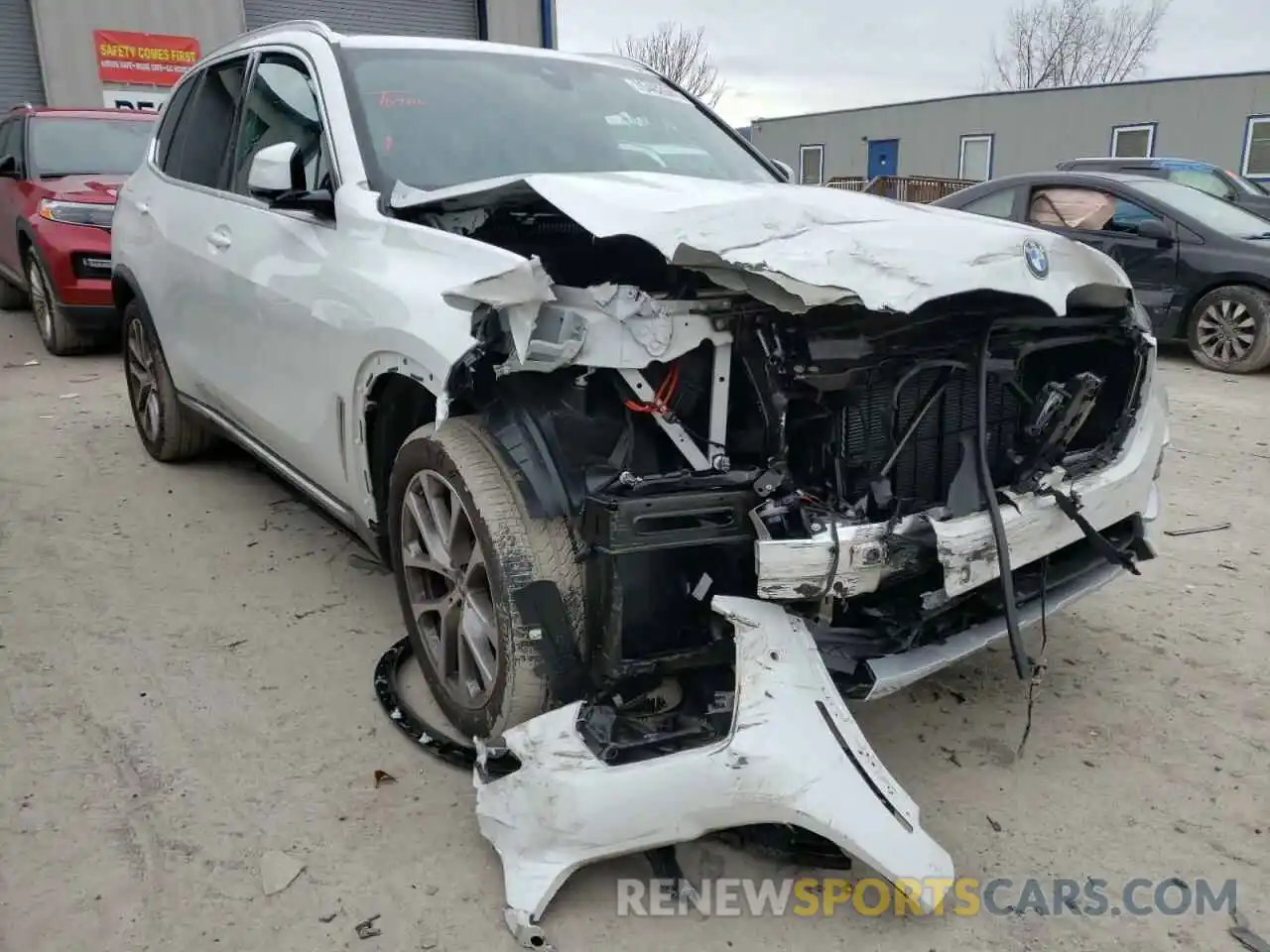 1 Photograph of a damaged car 5UXCR6C03M9F48563 BMW X5 2021