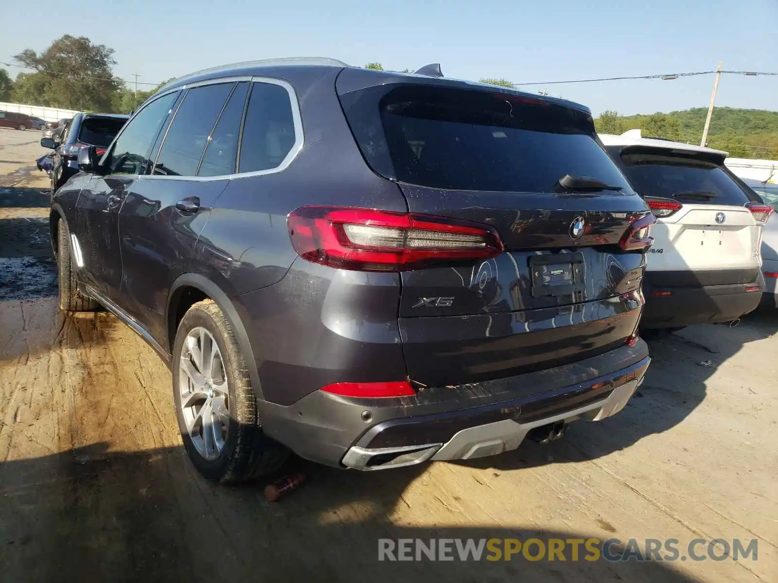 3 Photograph of a damaged car 5UXCR6C04M9D81680 BMW X5 2021