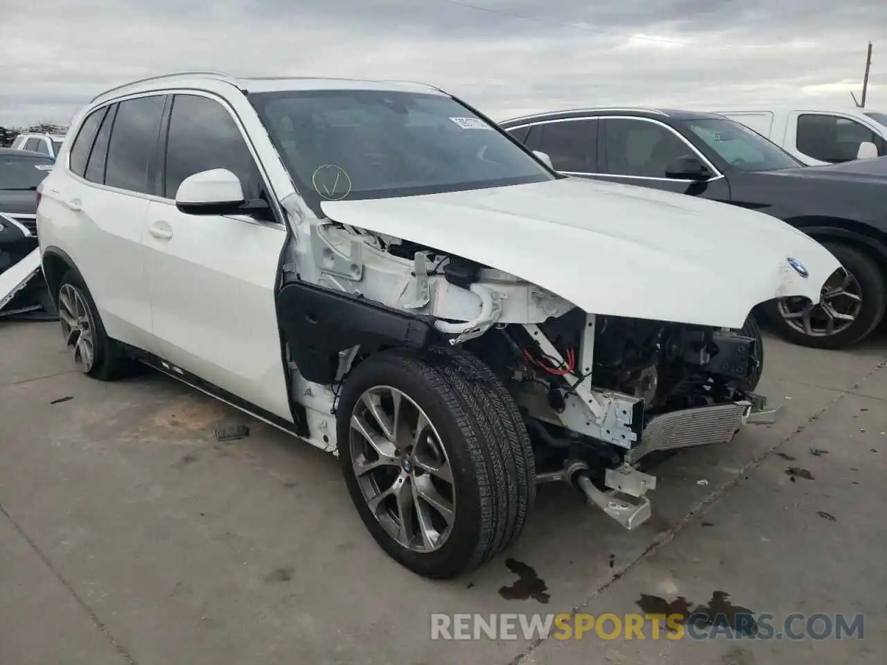 1 Photograph of a damaged car 5UXCR6C04M9G82398 BMW X5 2021