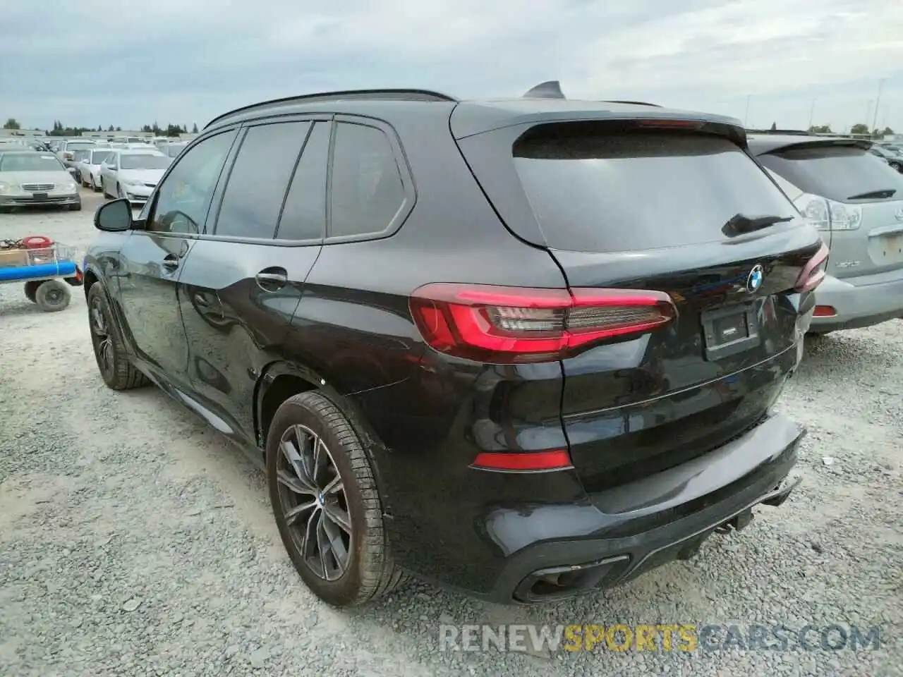 3 Photograph of a damaged car 5UXCR6C04M9H00396 BMW X5 2021