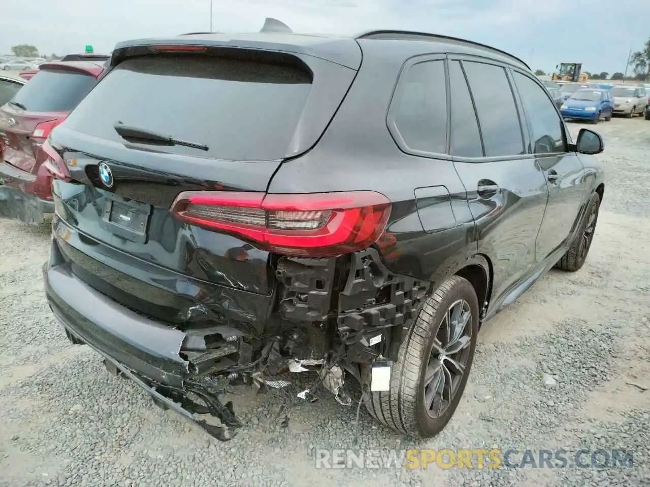 4 Photograph of a damaged car 5UXCR6C04M9H00396 BMW X5 2021