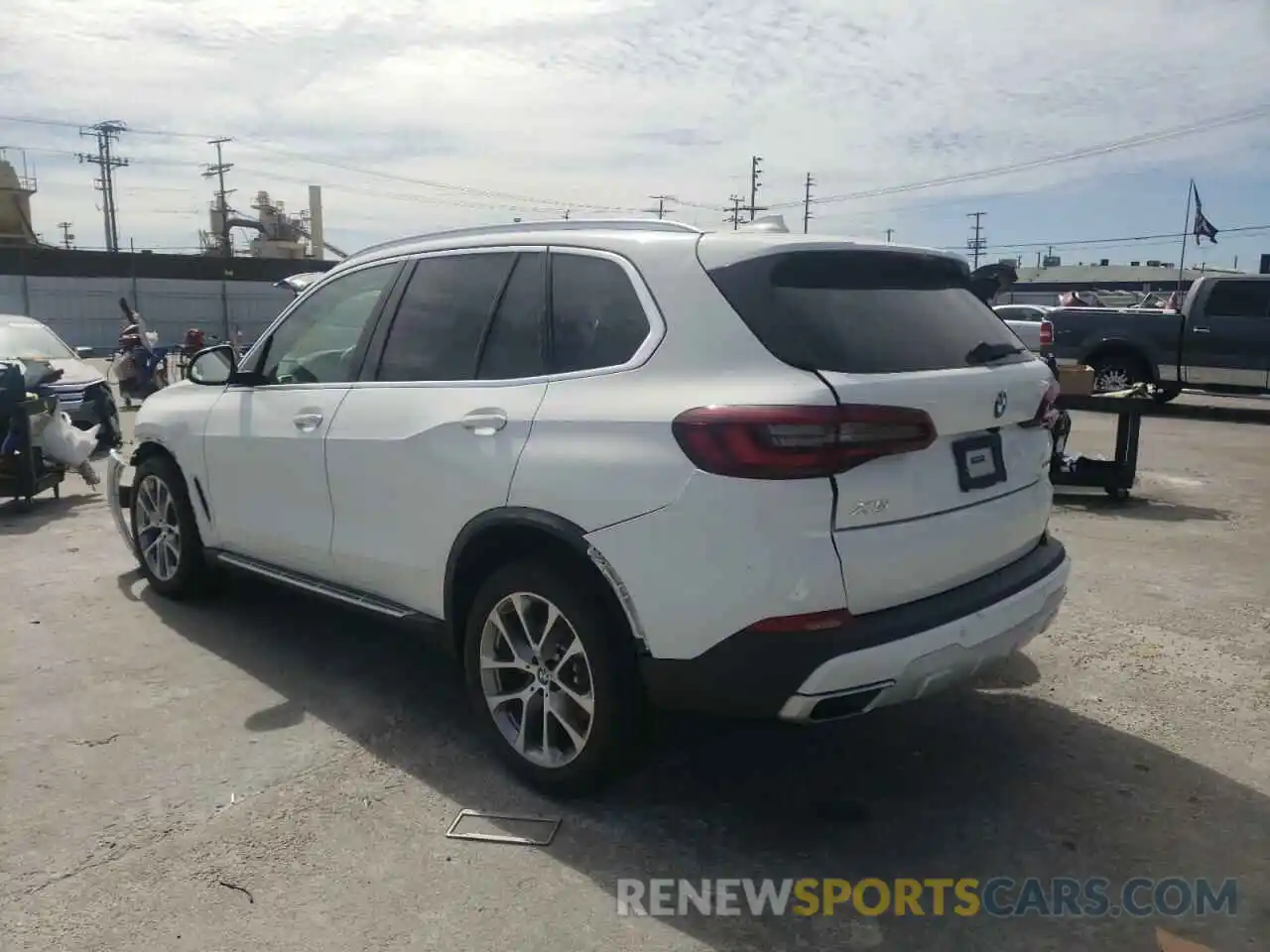 3 Photograph of a damaged car 5UXCR6C05M9F32106 BMW X5 2021