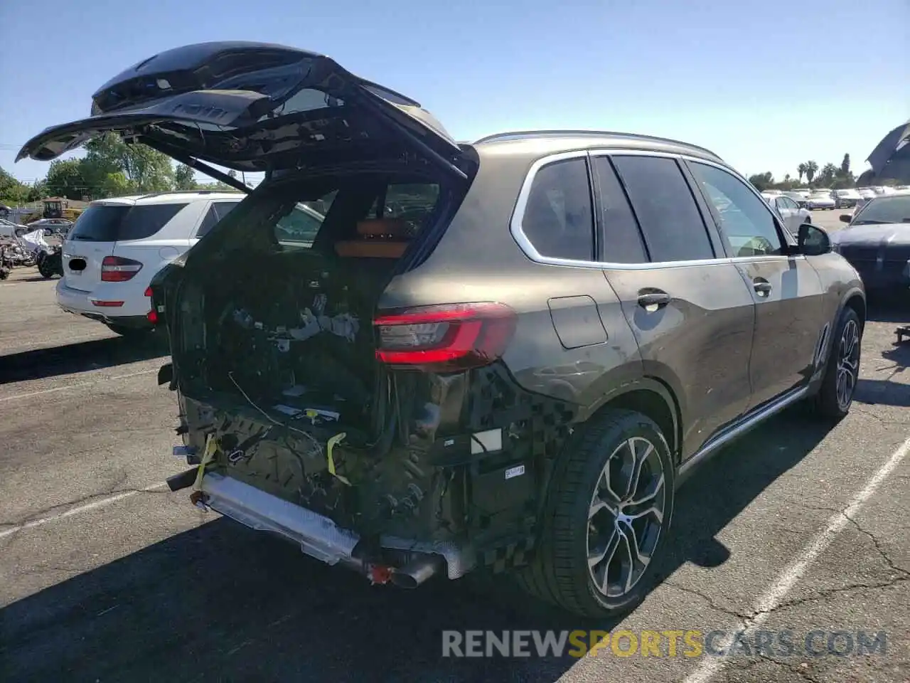 4 Photograph of a damaged car 5UXCR6C06M9G52061 BMW X5 2021