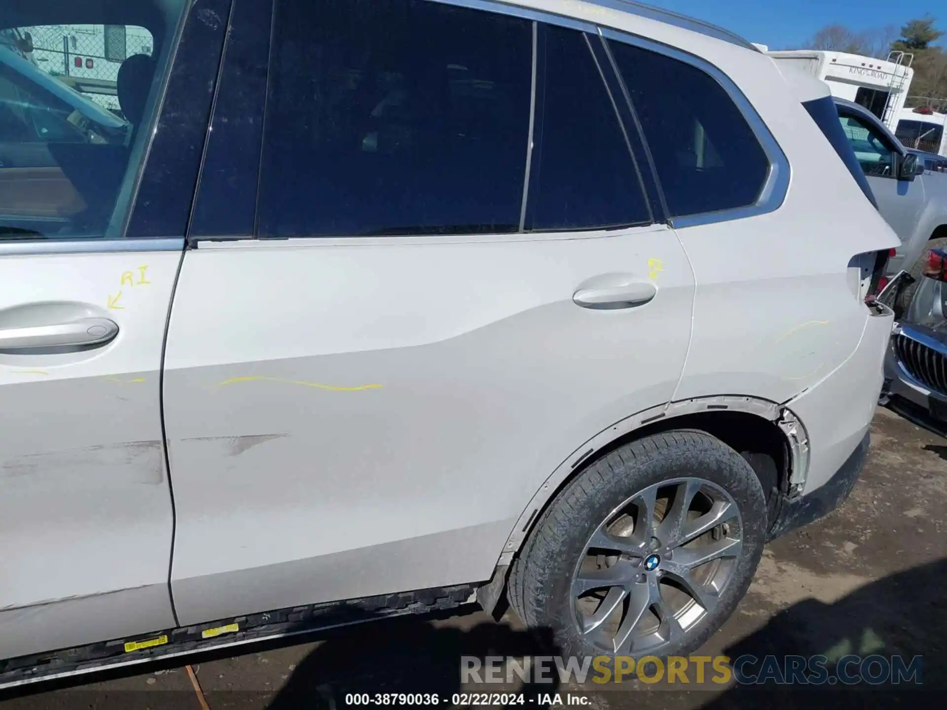 19 Photograph of a damaged car 5UXCR6C09M9G21614 BMW X5 2021