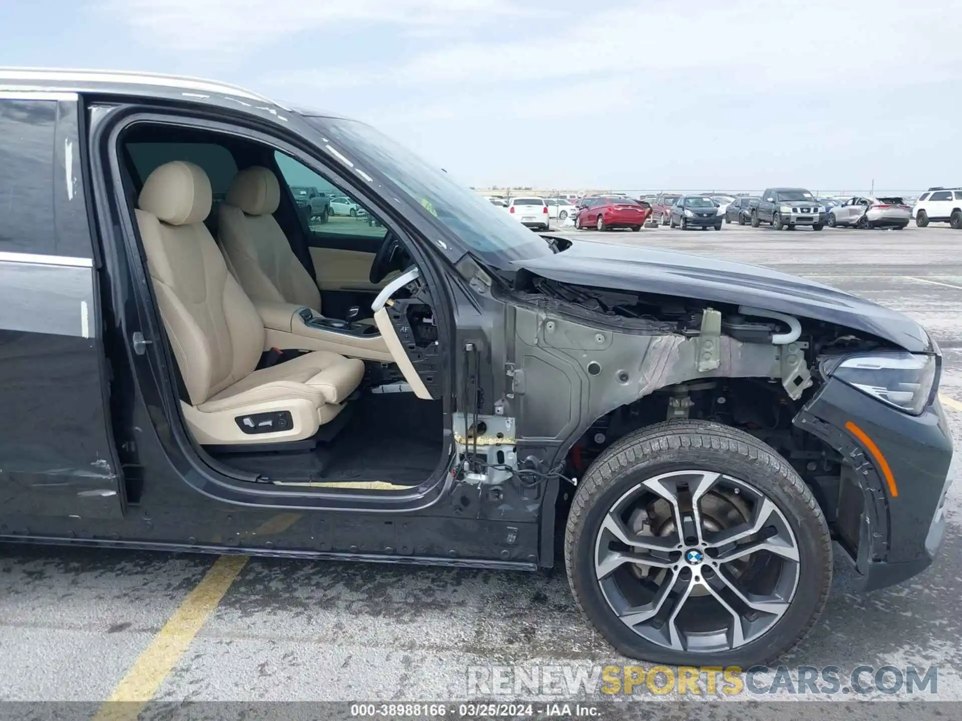 6 Photograph of a damaged car 5UXCR6C09M9G68142 BMW X5 2021