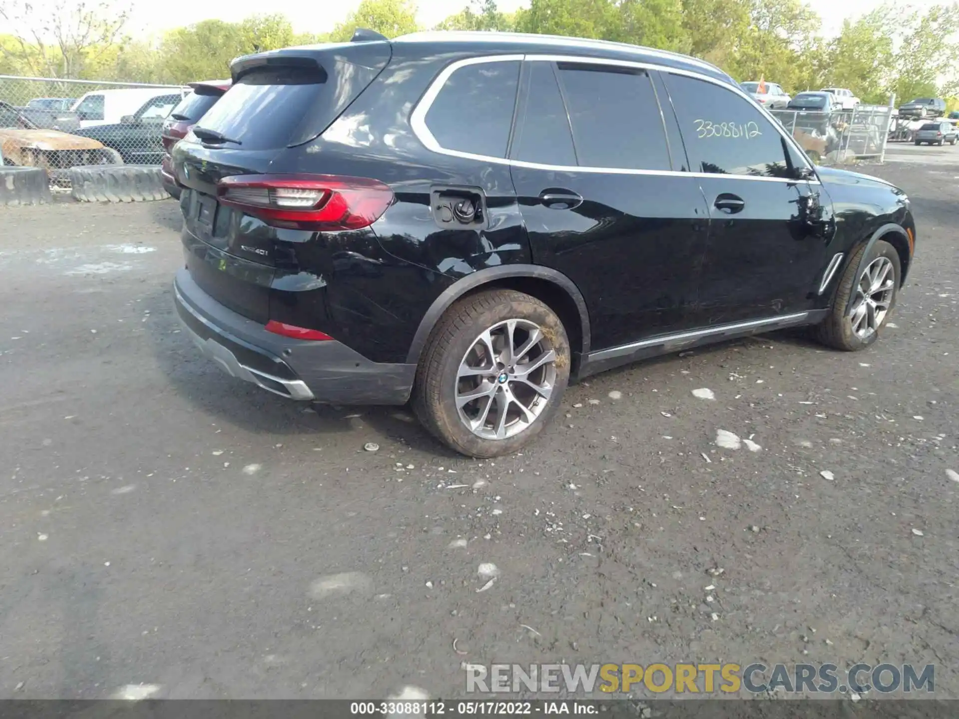 4 Photograph of a damaged car 5UXCR6C09M9H32163 BMW X5 2021