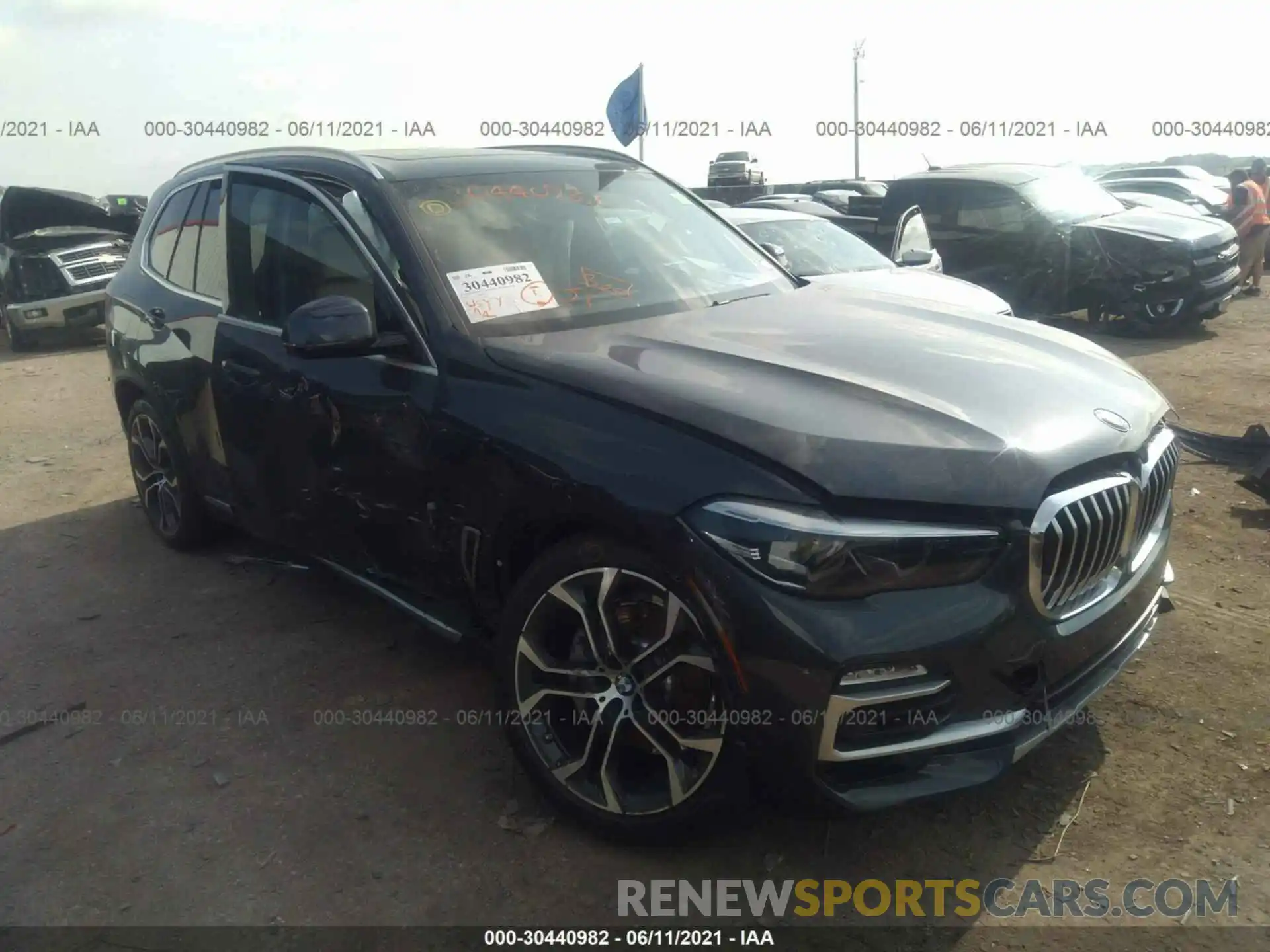 1 Photograph of a damaged car 5UXCR6C0XM9F86811 BMW X5 2021