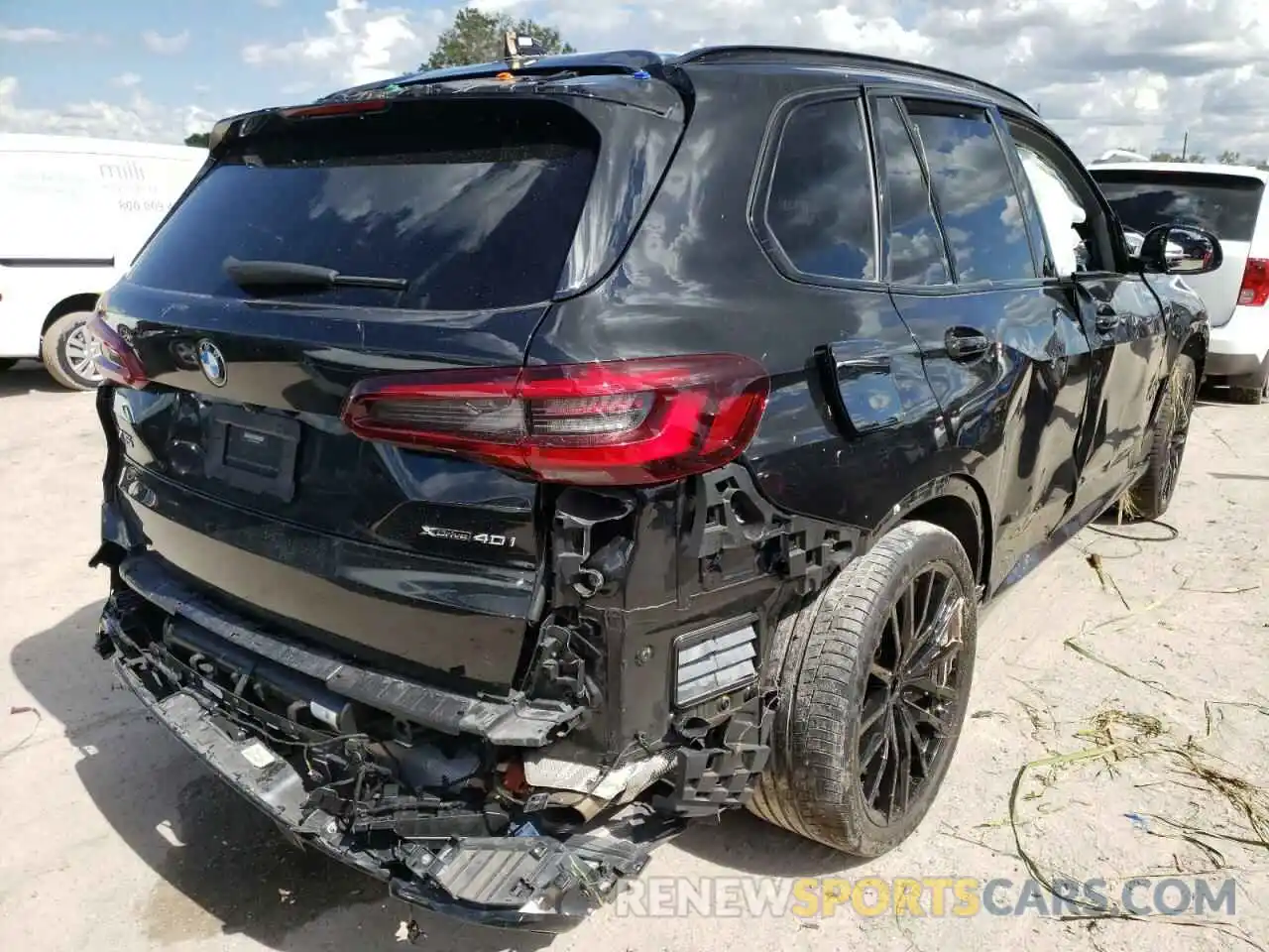 4 Photograph of a damaged car 5UXCR6C0XM9H00788 BMW X5 2021