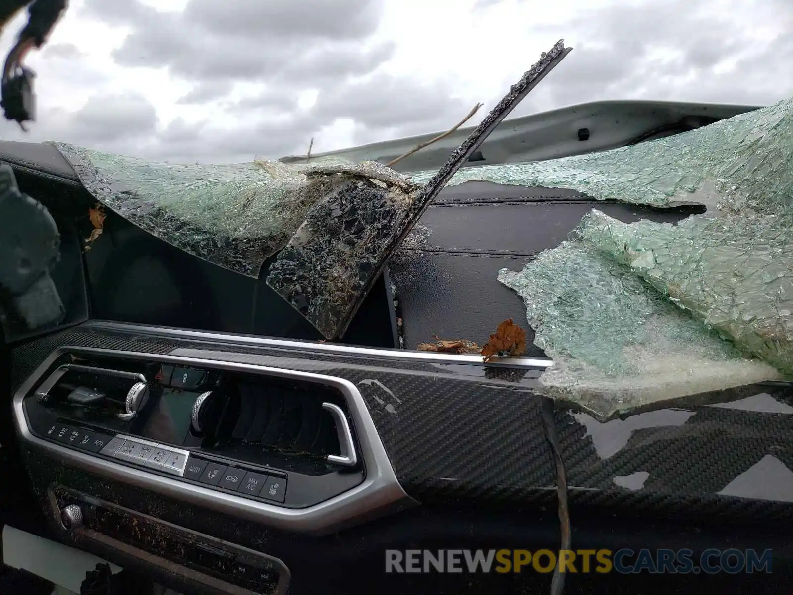 9 Photograph of a damaged car 5UXJU4C02M9F69401 BMW X5 2021