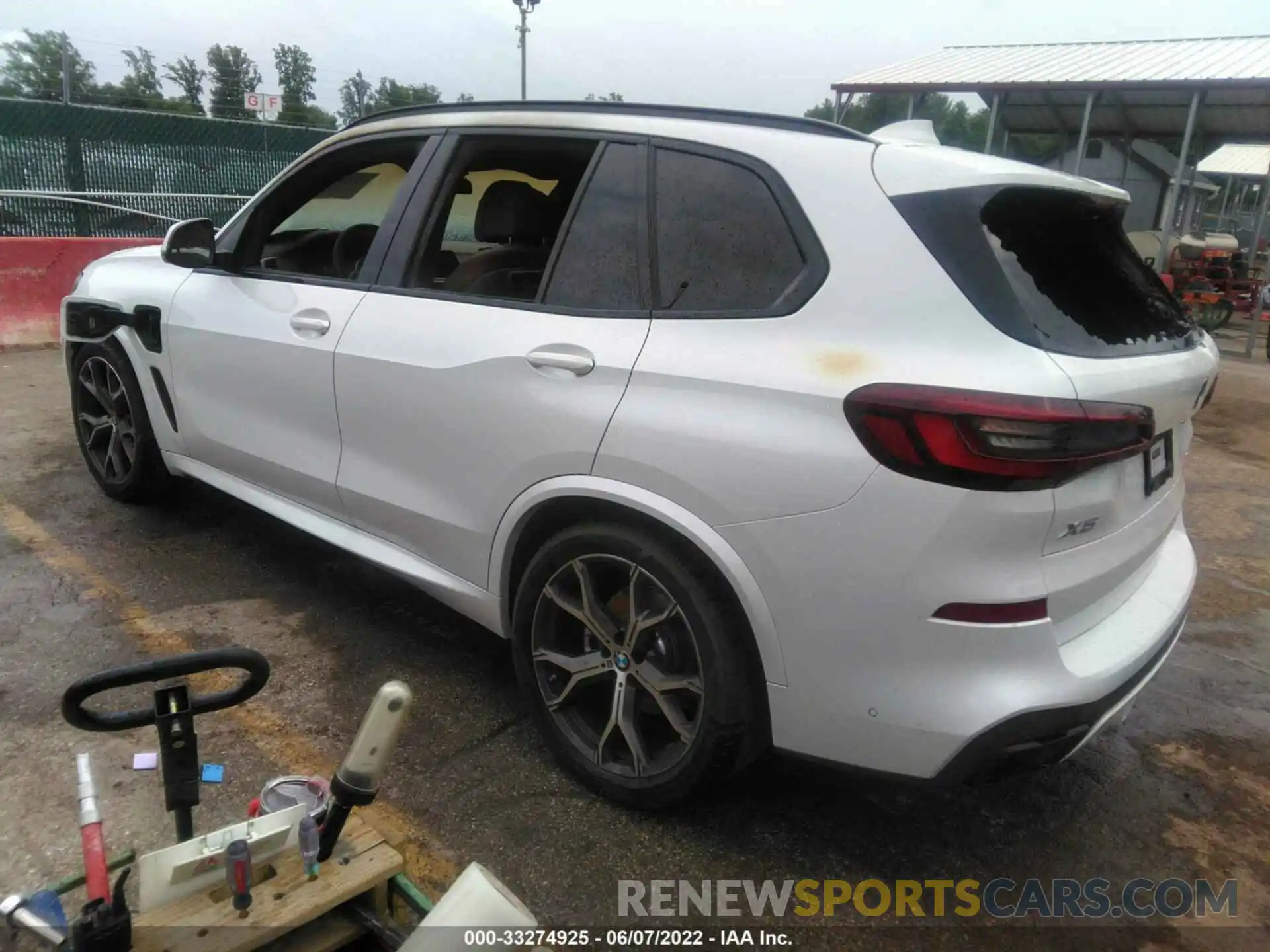 3 Photograph of a damaged car 5UXTA6C00M9F53405 BMW X5 2021