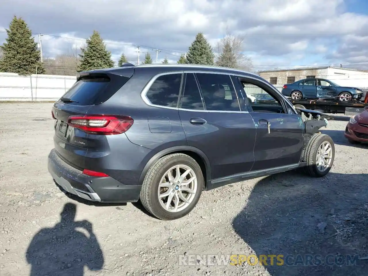 3 Photograph of a damaged car 5UXTA6C00M9H94865 BMW X5 2021