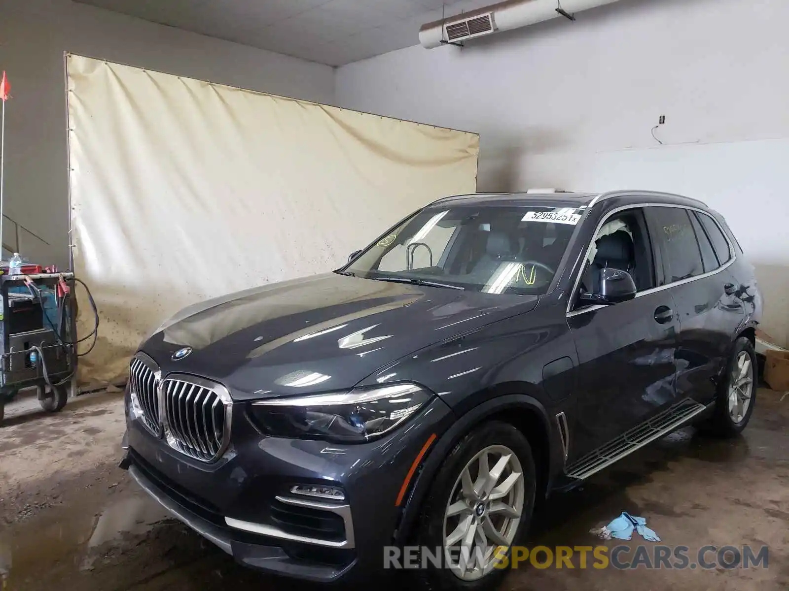 2 Photograph of a damaged car 5UXTA6C03M9E45036 BMW X5 2021