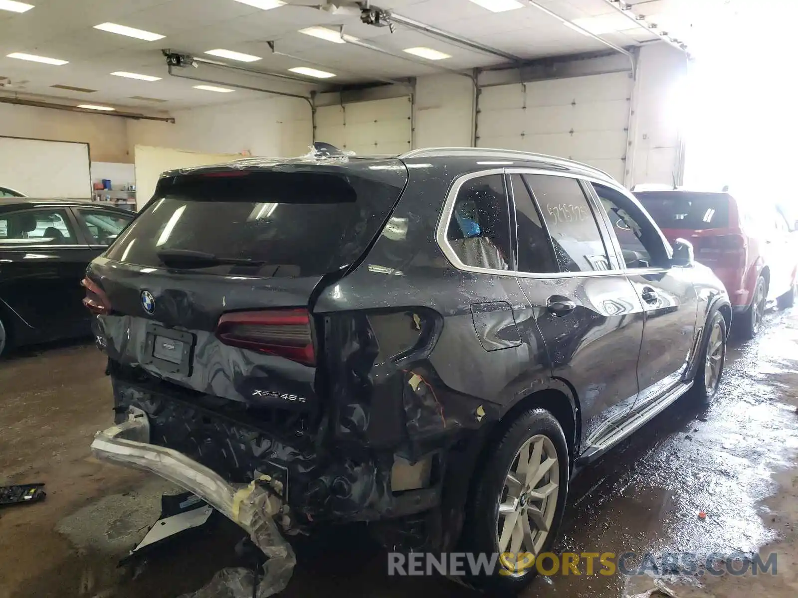 4 Photograph of a damaged car 5UXTA6C03M9E45036 BMW X5 2021