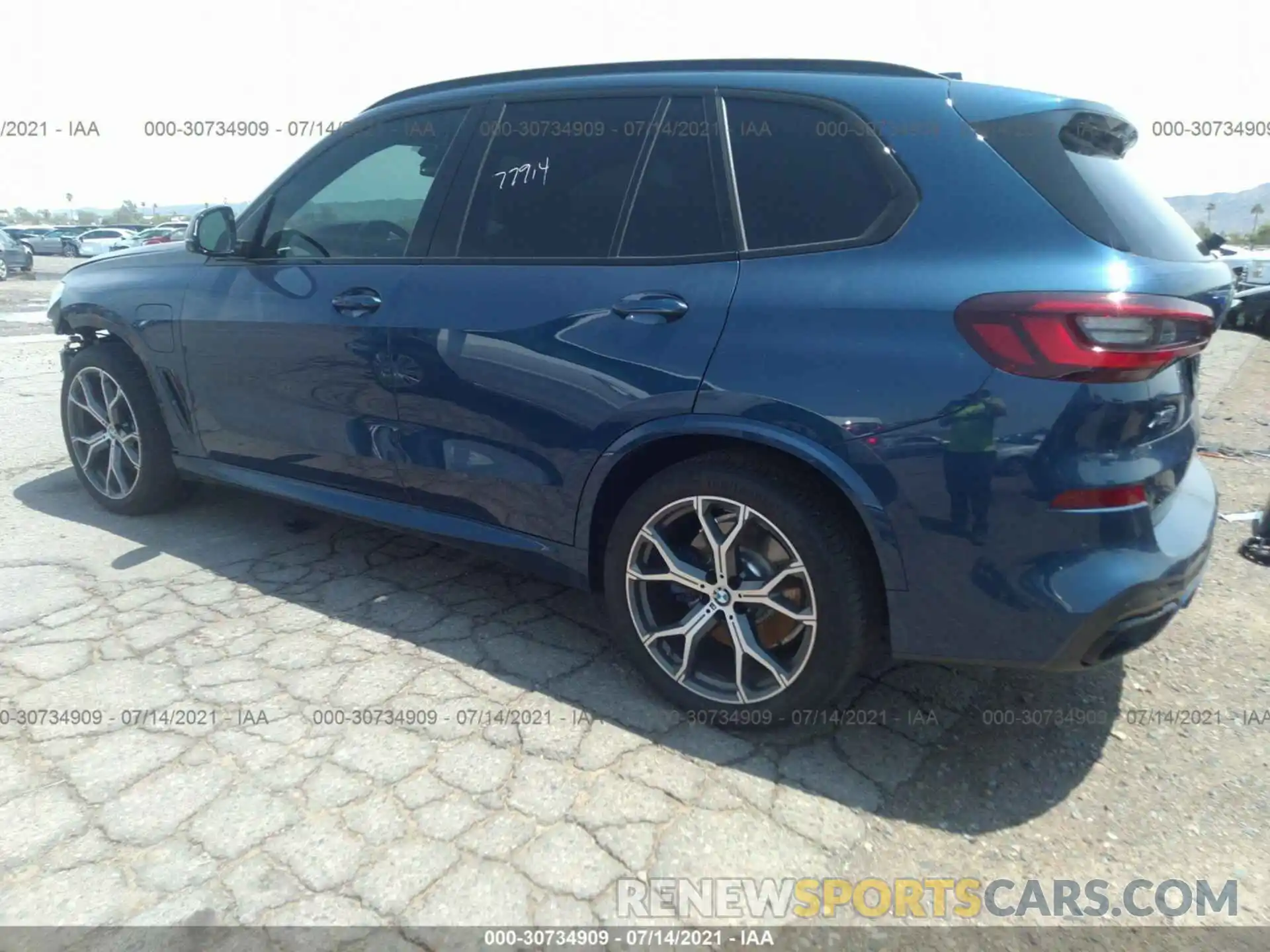 3 Photograph of a damaged car 5UXTA6C09M9E67784 BMW X5 2021