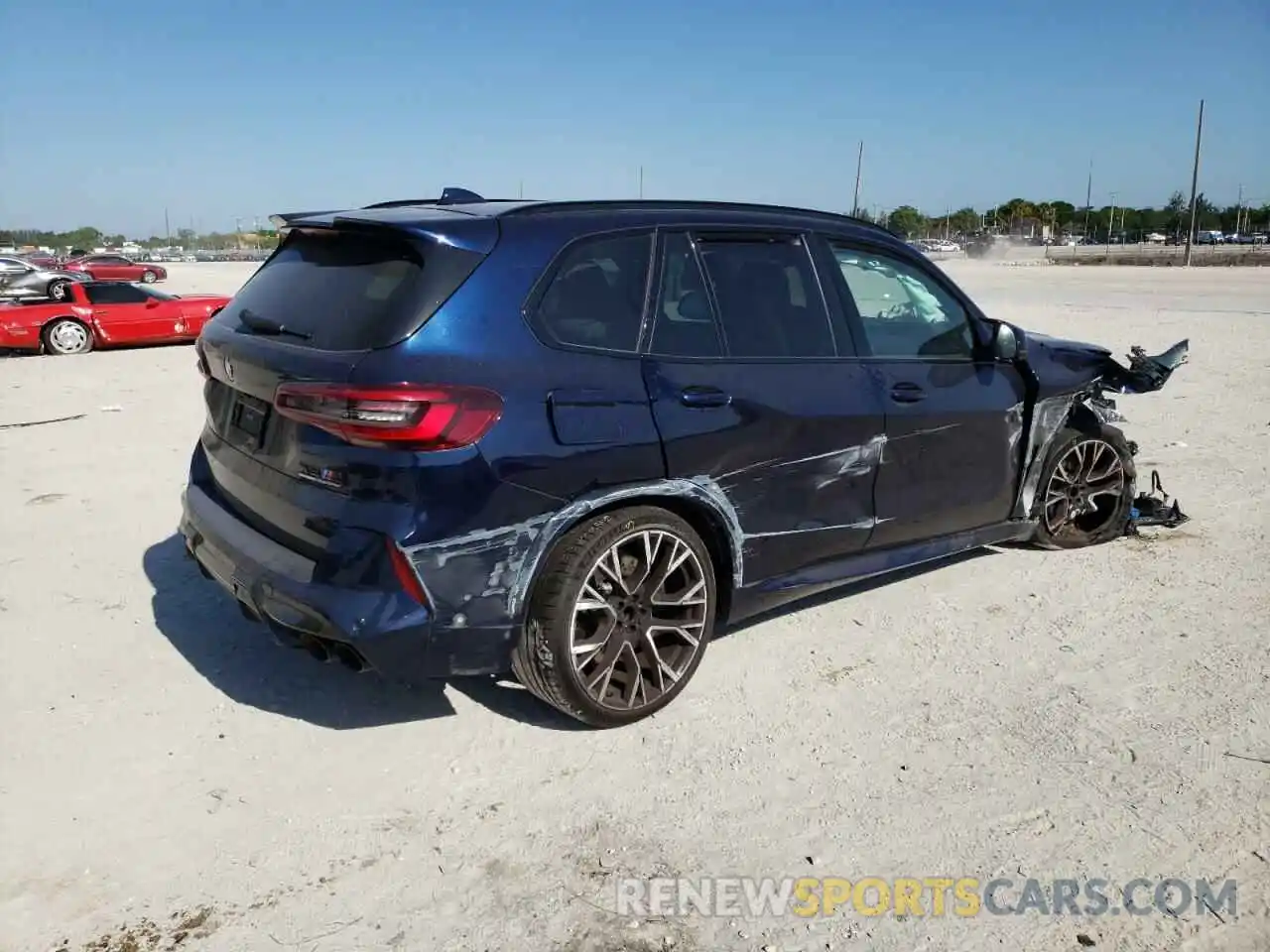 4 Photograph of a damaged car 5YMJU0C02M9F09071 BMW X5 2021