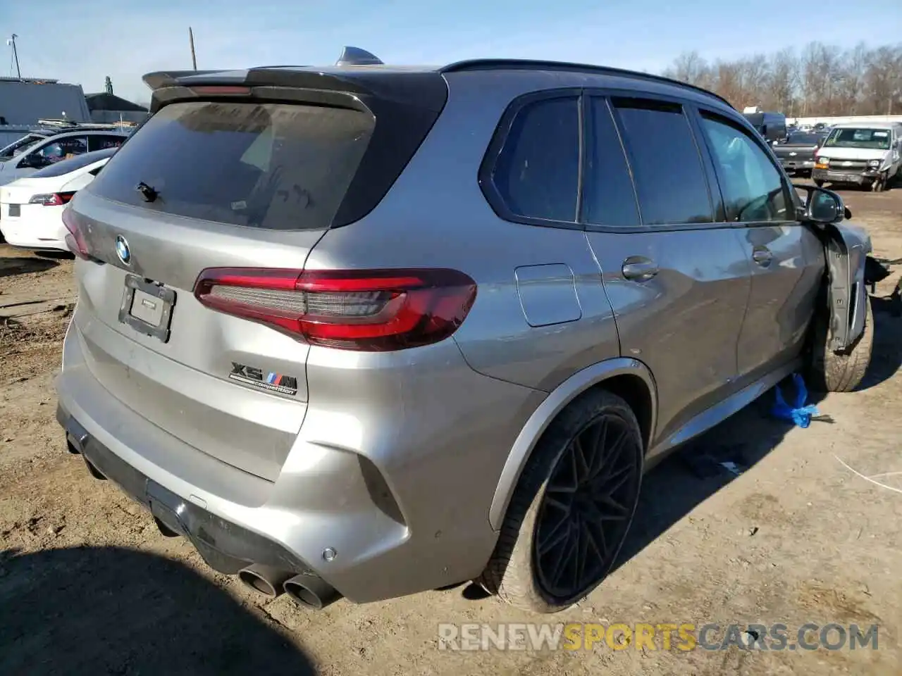 4 Photograph of a damaged car 5YMJU0C03M9D83738 BMW X5 2021