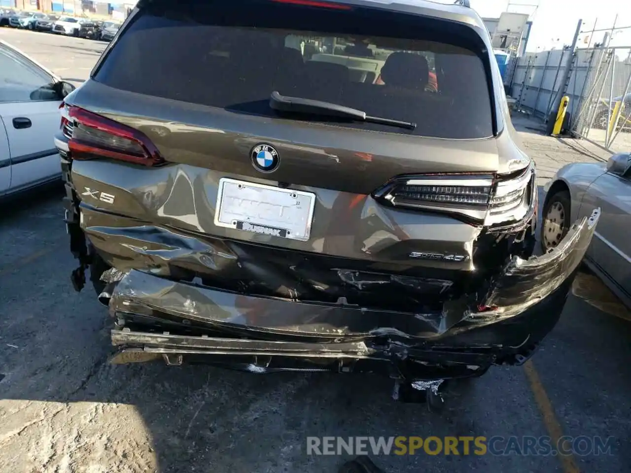 9 Photograph of a damaged car 5UXCR4C01N9K05057 BMW X5 2022