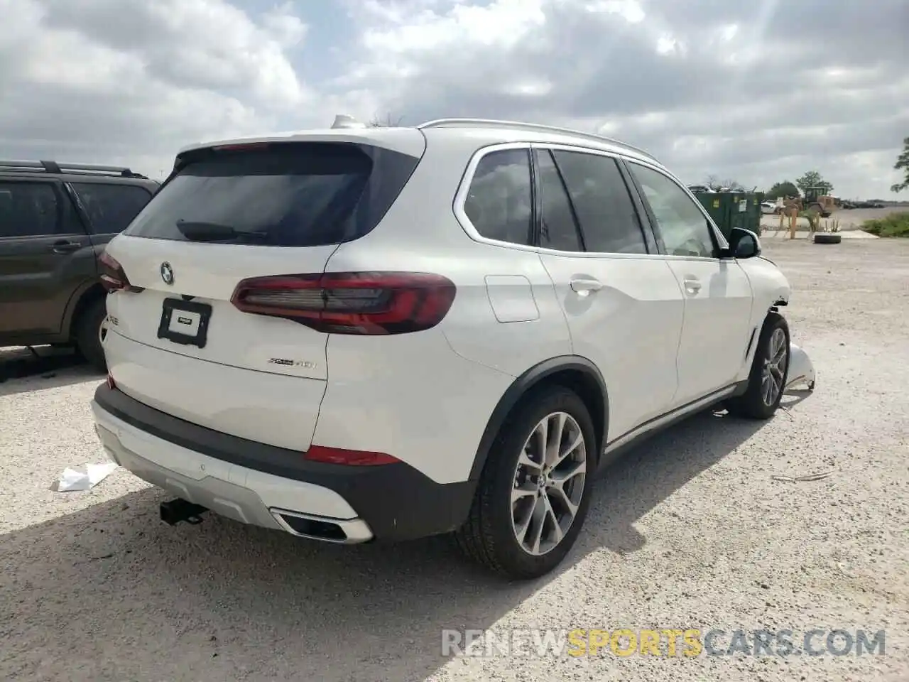 4 Photograph of a damaged car 5UXCR4C01N9K87310 BMW X5 2022