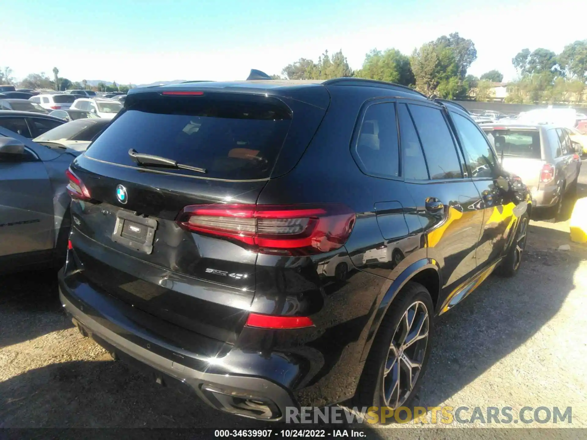 4 Photograph of a damaged car 5UXCR4C04N9M53884 BMW X5 2022