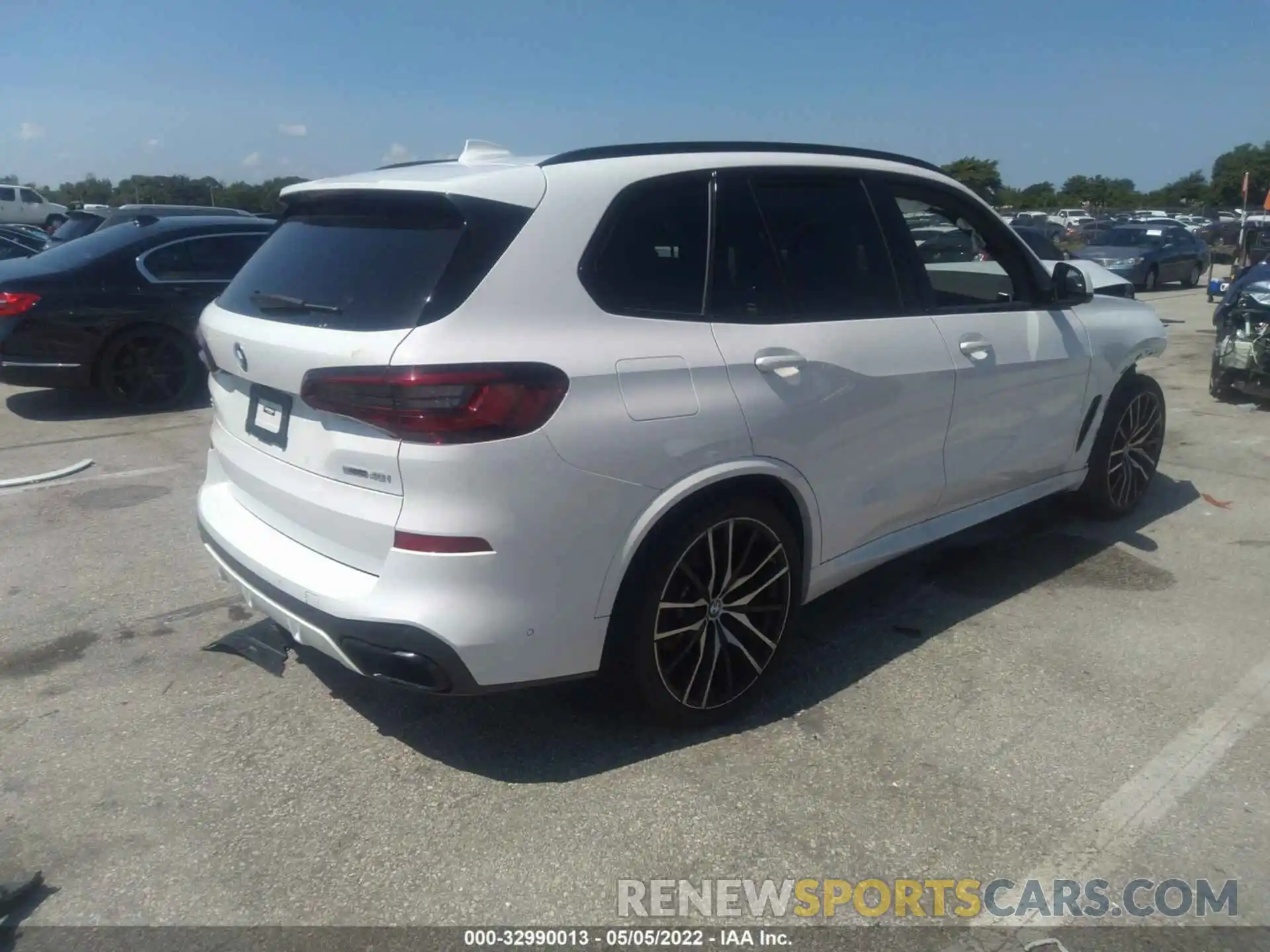 4 Photograph of a damaged car 5UXCR4C05N9J39323 BMW X5 2022