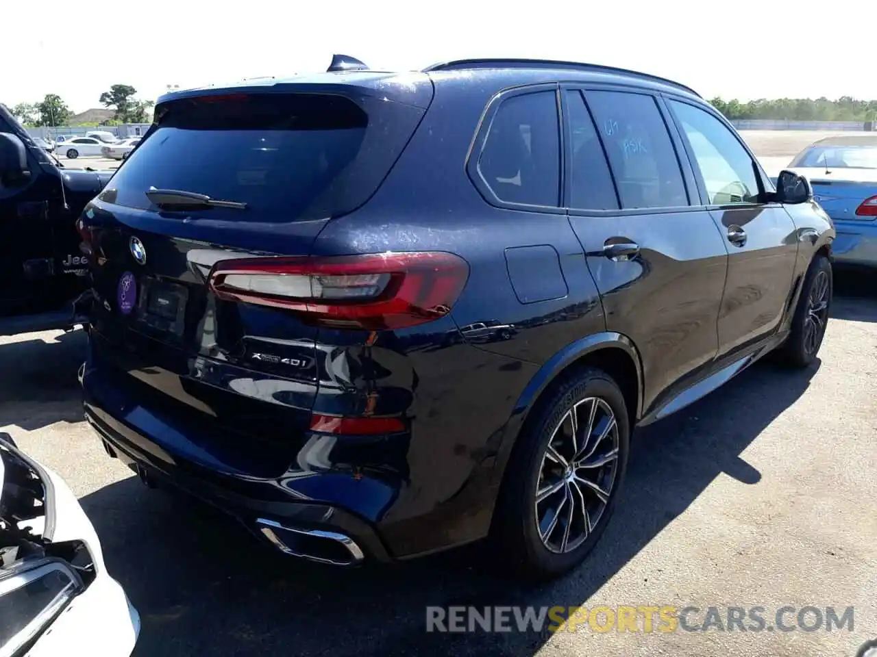 4 Photograph of a damaged car 5UXCR6C00N9J28337 BMW X5 2022