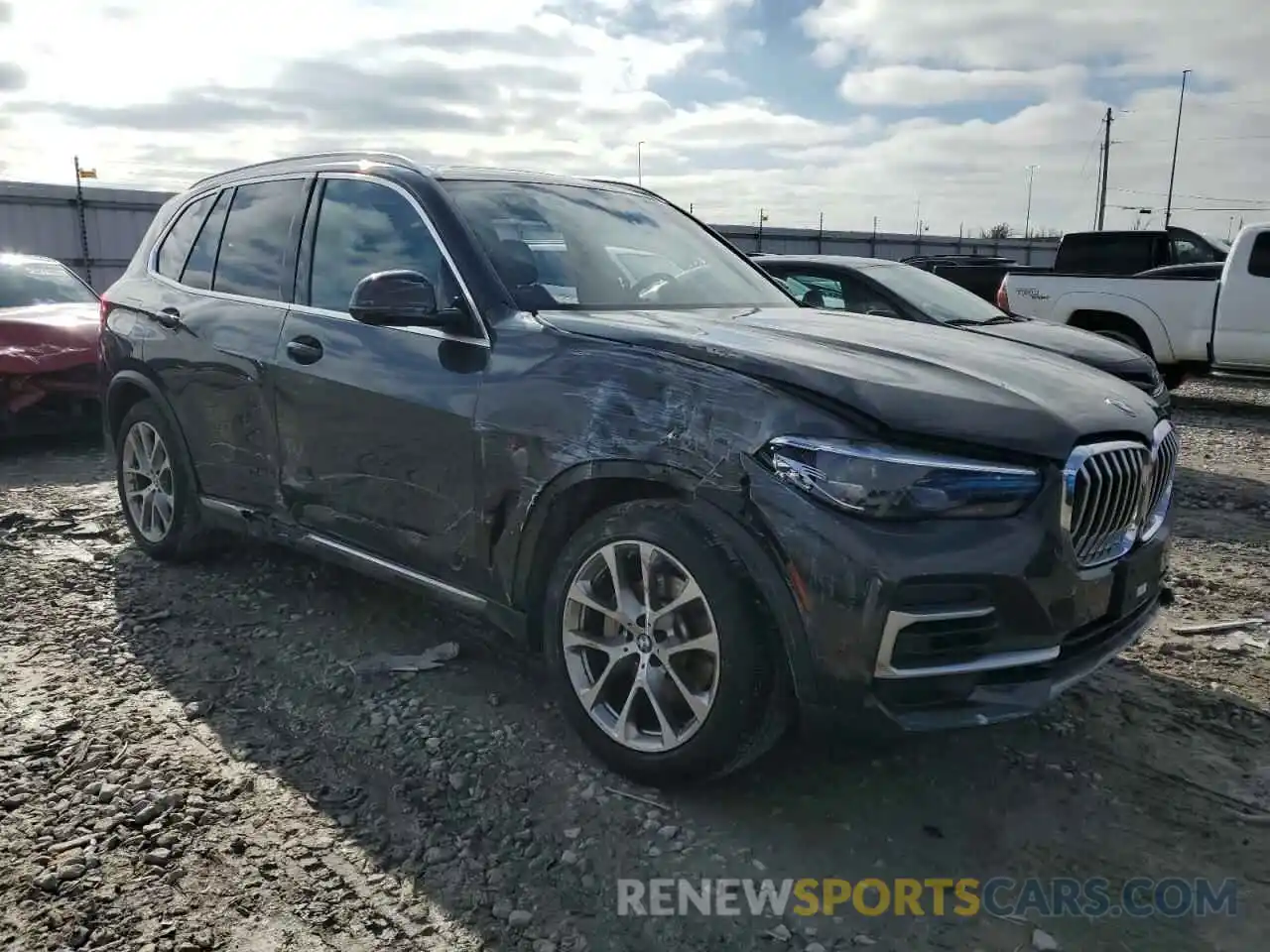 4 Photograph of a damaged car 5UXCR6C00N9K11055 BMW X5 2022