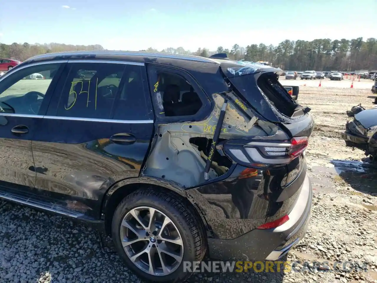 9 Photograph of a damaged car 5UXCR6C00N9K68565 BMW X5 2022