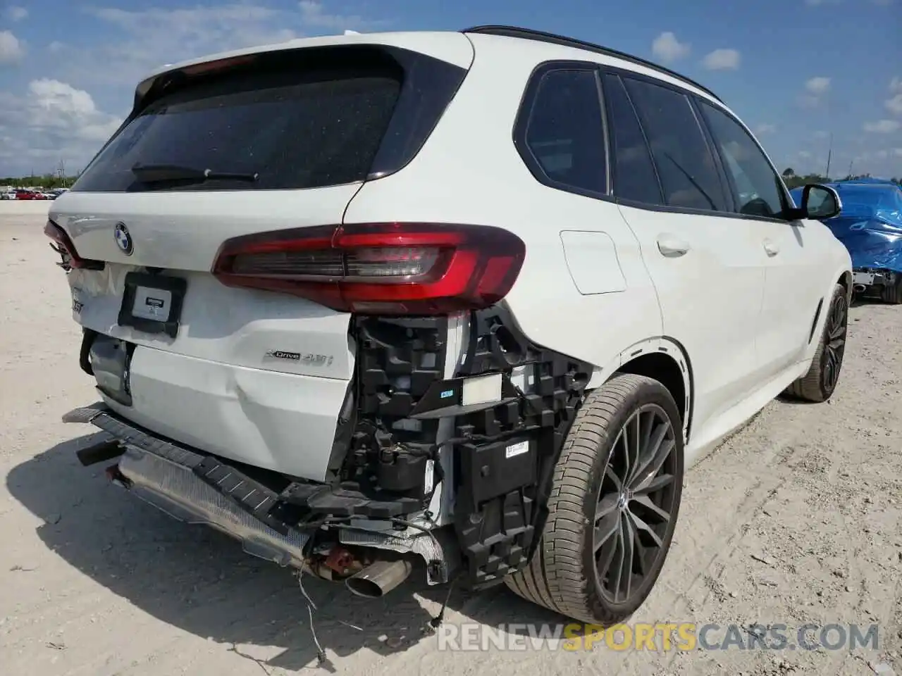 4 Photograph of a damaged car 5UXCR6C01N9K19519 BMW X5 2022