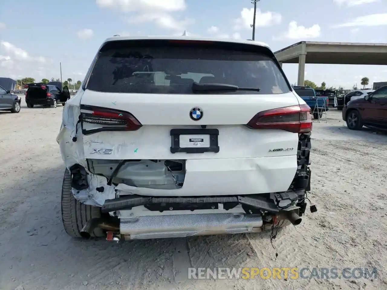 9 Photograph of a damaged car 5UXCR6C01N9K19519 BMW X5 2022