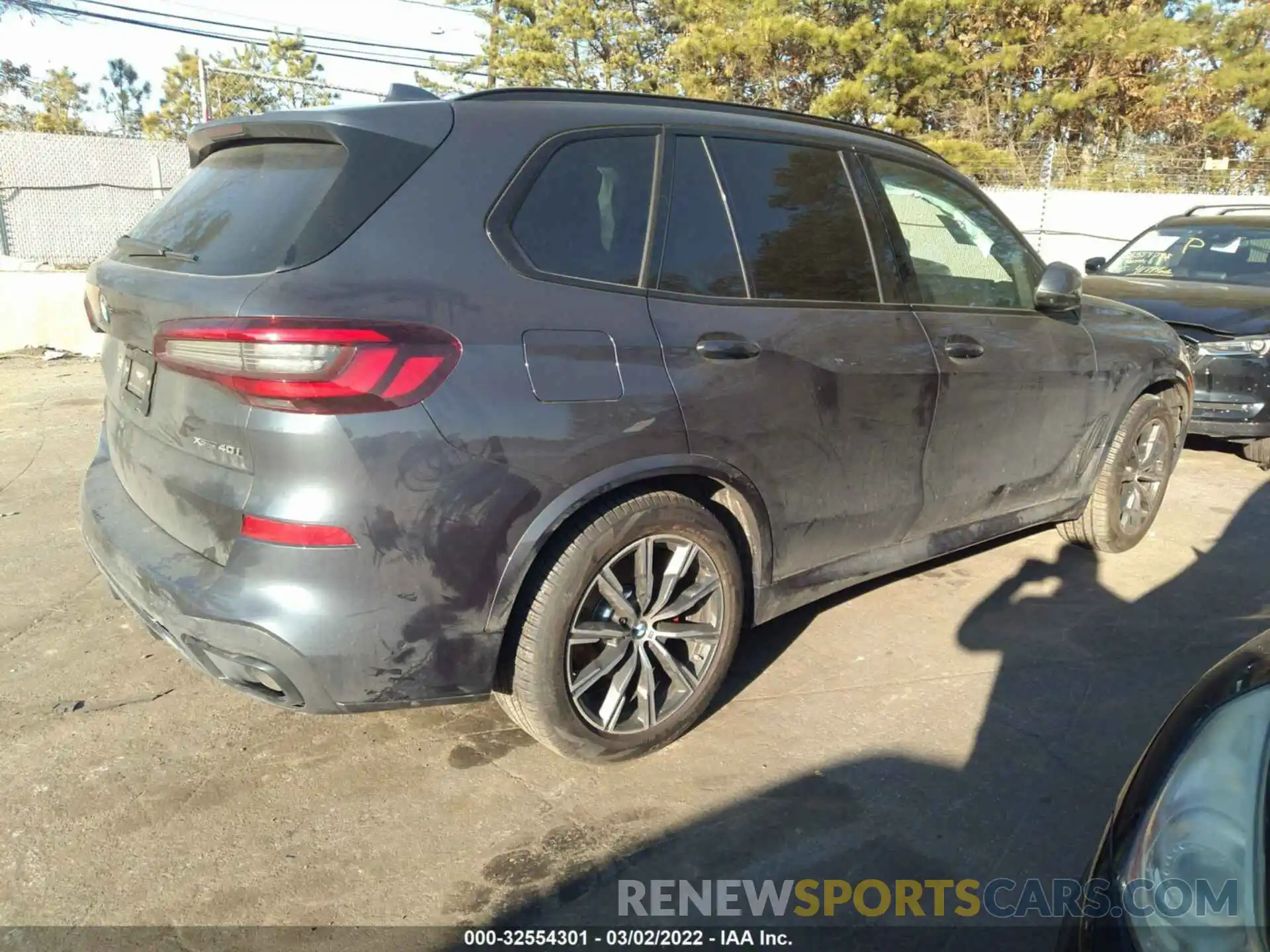 4 Photograph of a damaged car 5UXCR6C01N9K49295 BMW X5 2022