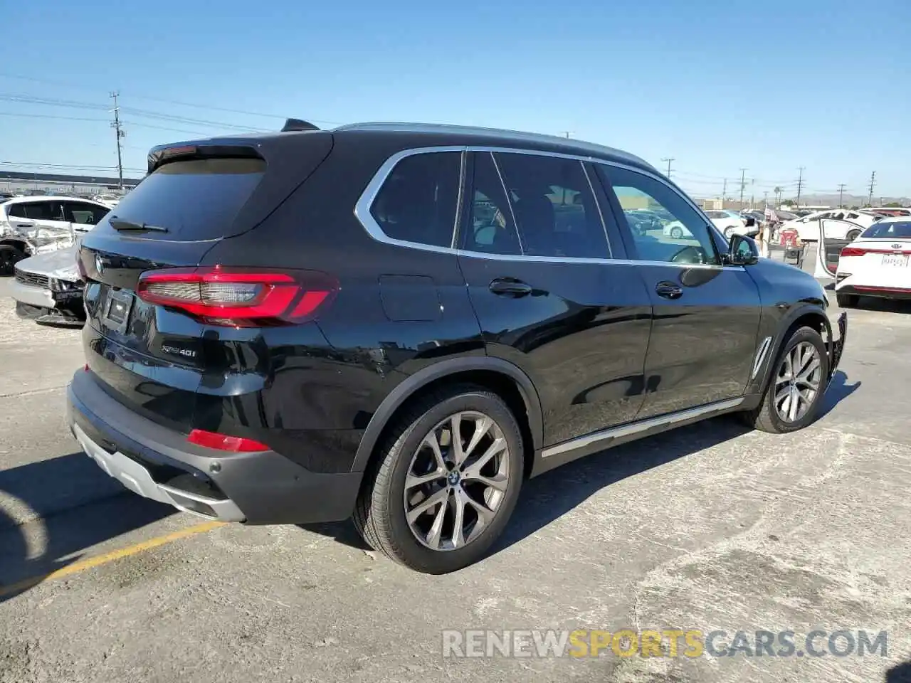 3 Photograph of a damaged car 5UXCR6C01N9L00780 BMW X5 2022