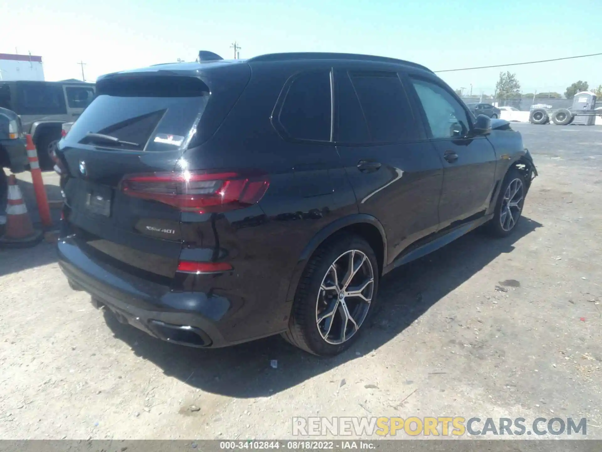 4 Photograph of a damaged car 5UXCR6C02N9K47037 BMW X5 2022