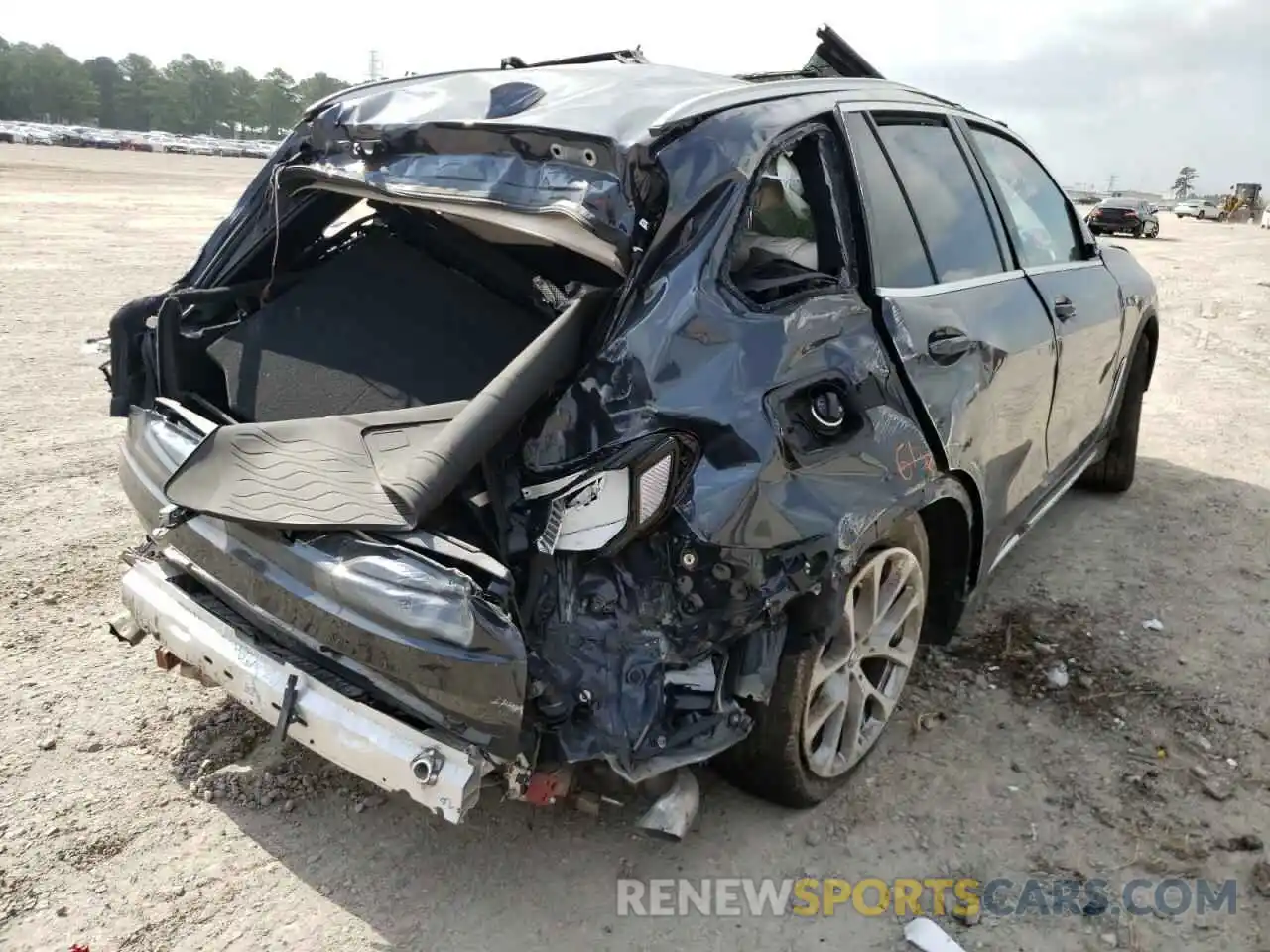 4 Photograph of a damaged car 5UXCR6C03N9K05038 BMW X5 2022