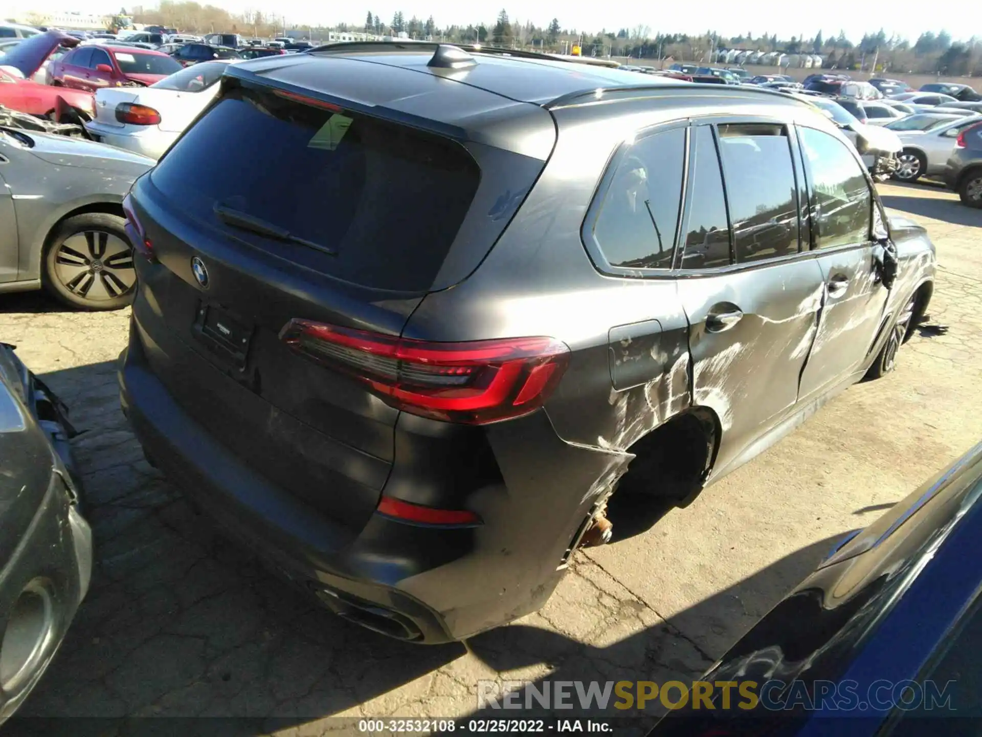 4 Photograph of a damaged car 5UXCR6C03N9K10966 BMW X5 2022