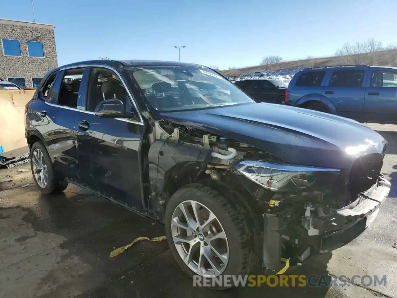 4 Photograph of a damaged car 5UXCR6C04N9M47997 BMW X5 2022