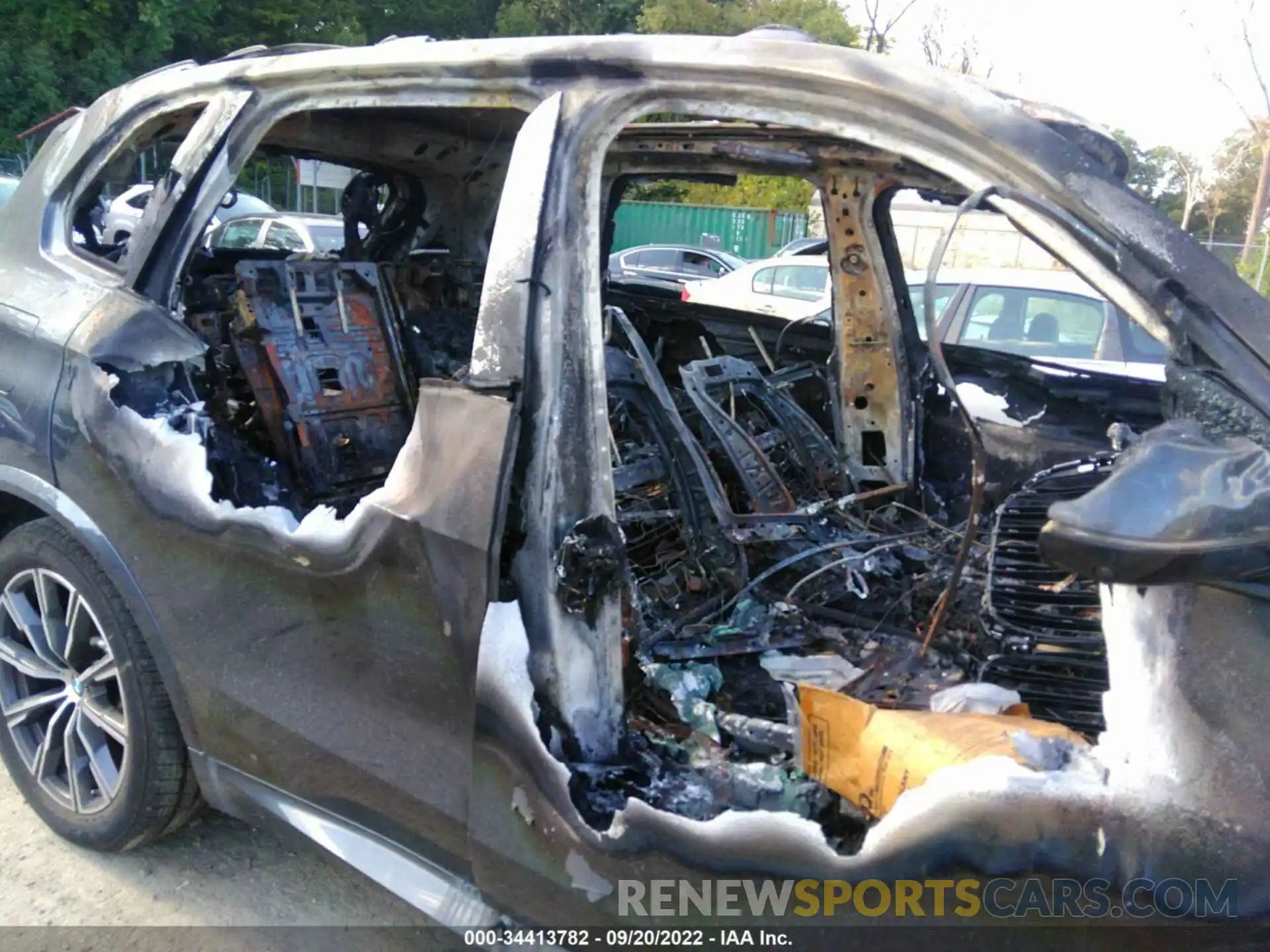 6 Photograph of a damaged car 5UXCR6C07N9K57997 BMW X5 2022