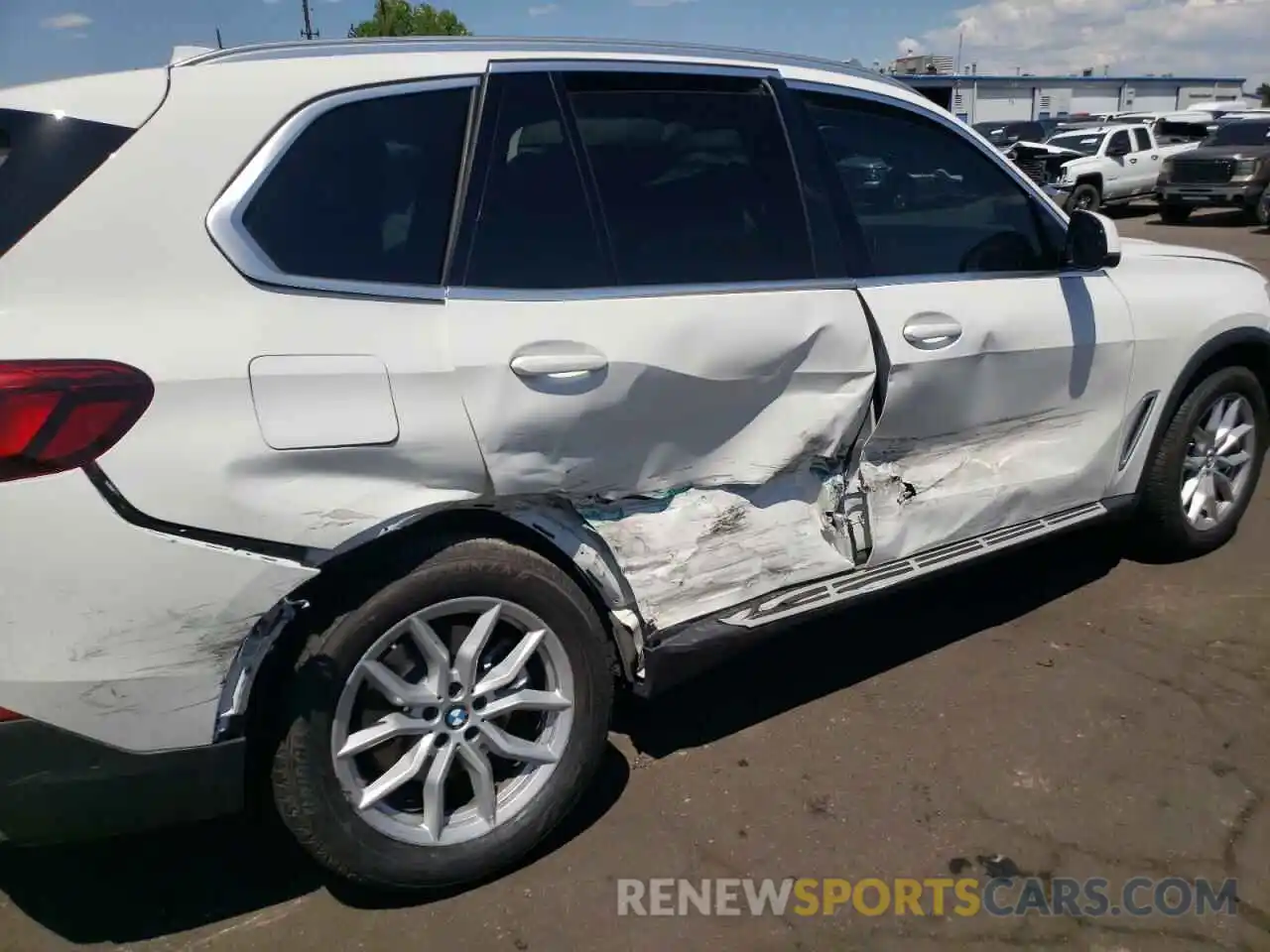 9 Photograph of a damaged car 5UXCR6C07N9M26819 BMW X5 2022