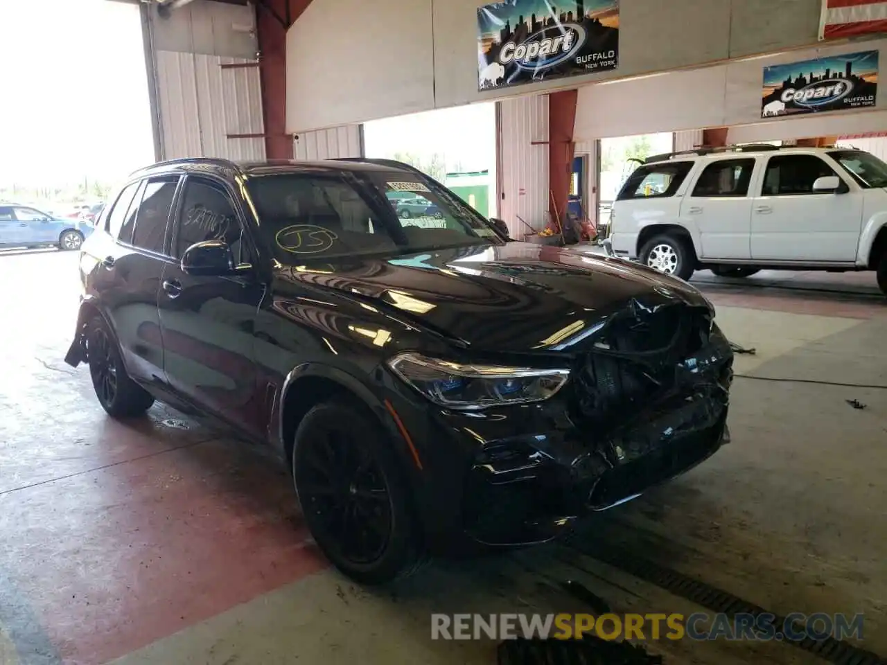 1 Photograph of a damaged car 5UXCR6C09N9L11381 BMW X5 2022