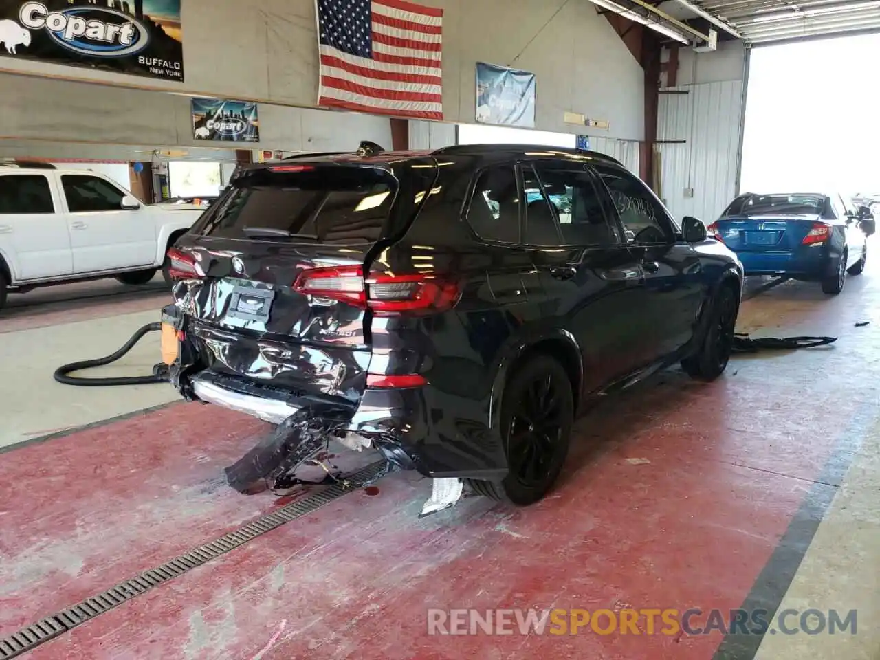 4 Photograph of a damaged car 5UXCR6C09N9L11381 BMW X5 2022