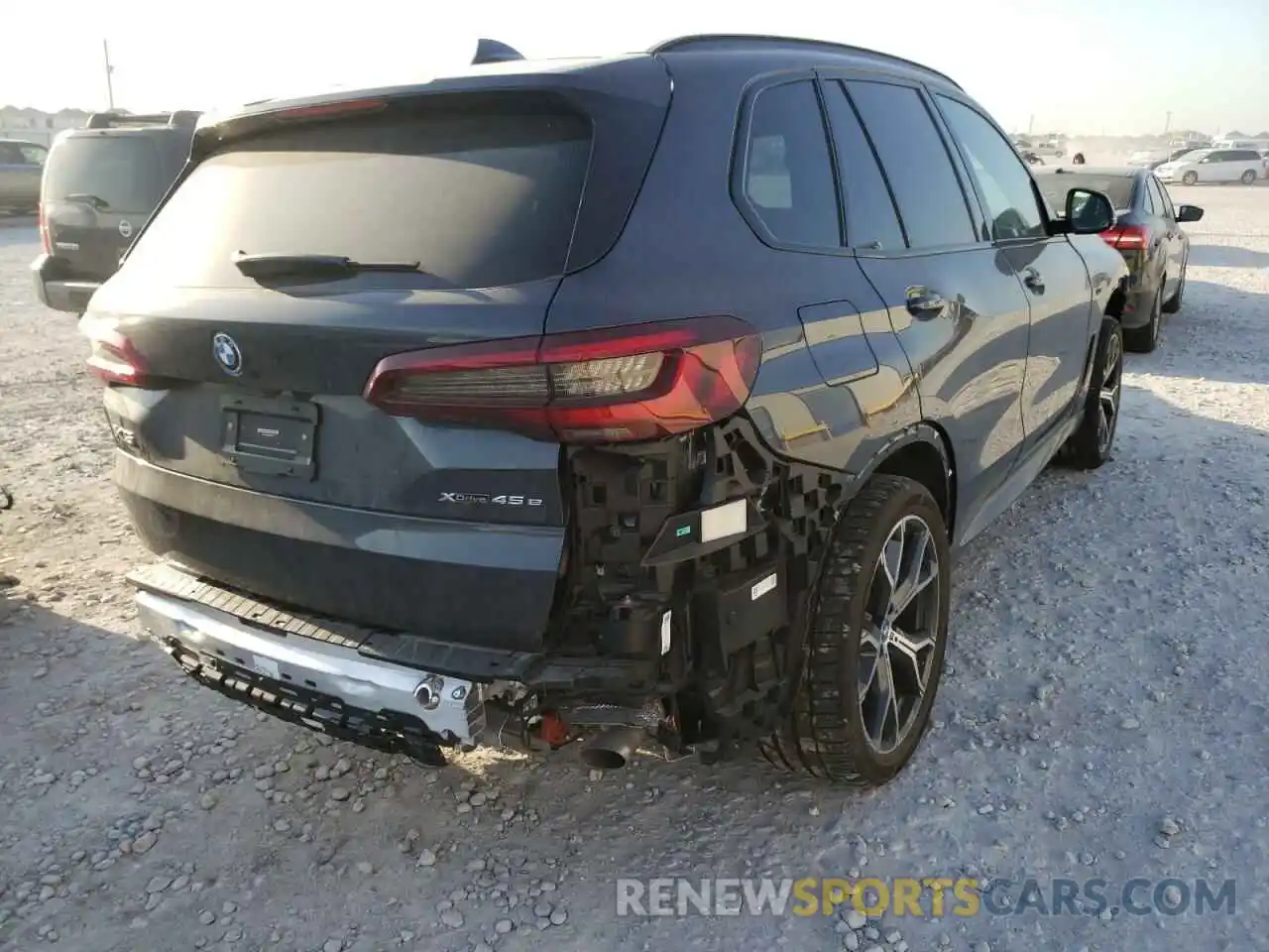 4 Photograph of a damaged car 5UXTA6C03N9J33278 BMW X5 2022