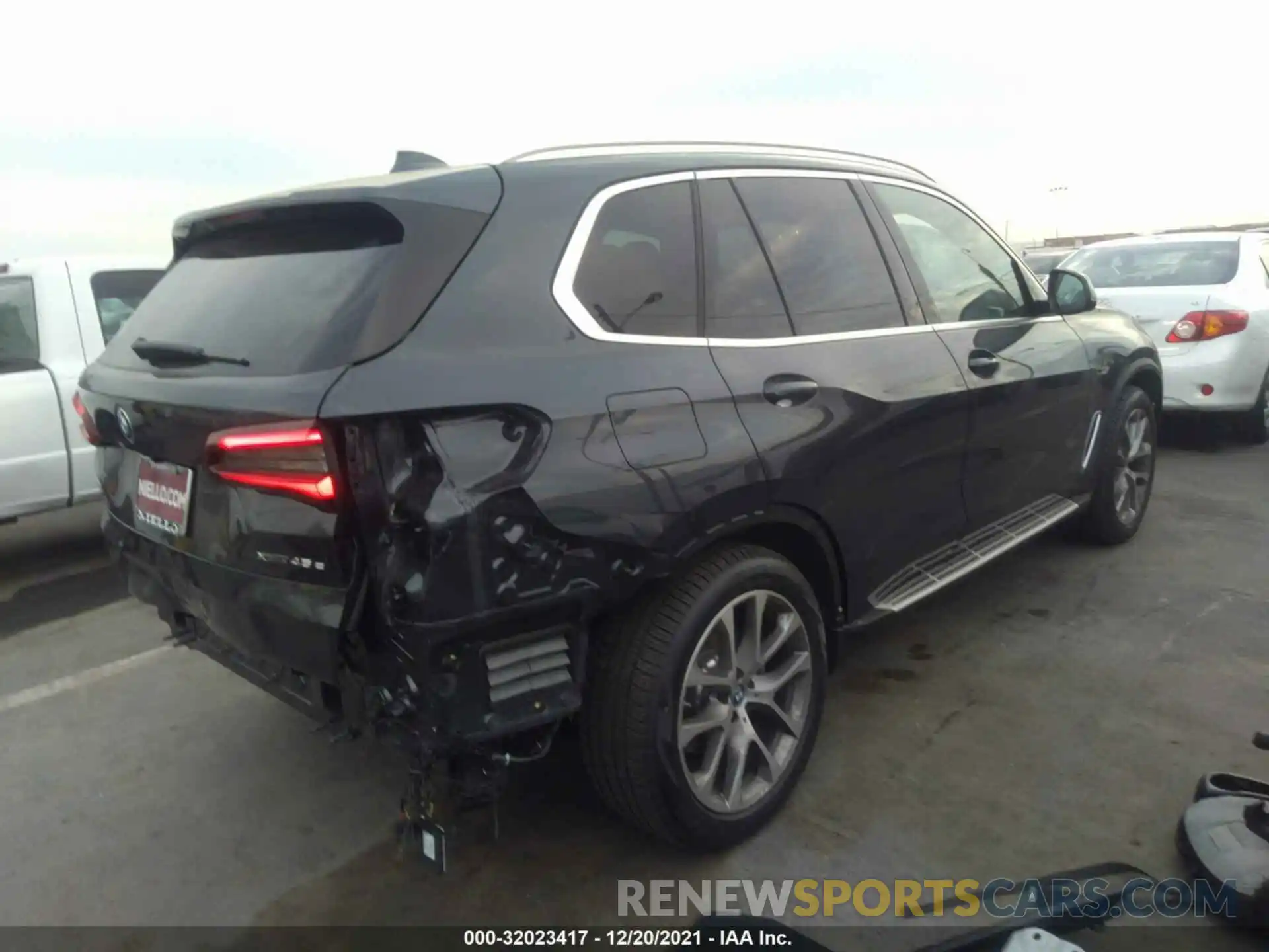 4 Photograph of a damaged car 5UXTA6C03N9J79970 BMW X5 2022