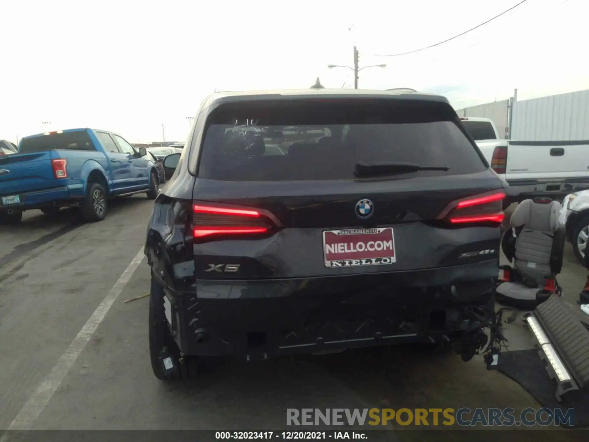 6 Photograph of a damaged car 5UXTA6C03N9J79970 BMW X5 2022